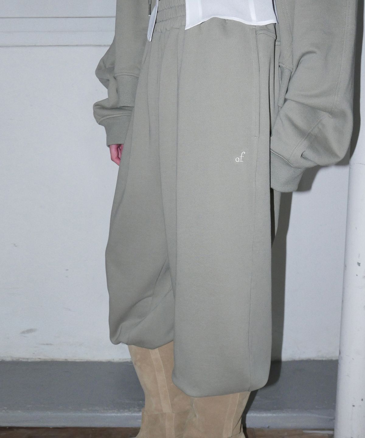 오버듀플레어(OVERDUEFLAIR) TWO-WAY WIDE SWEAT PANTS_KHAKI