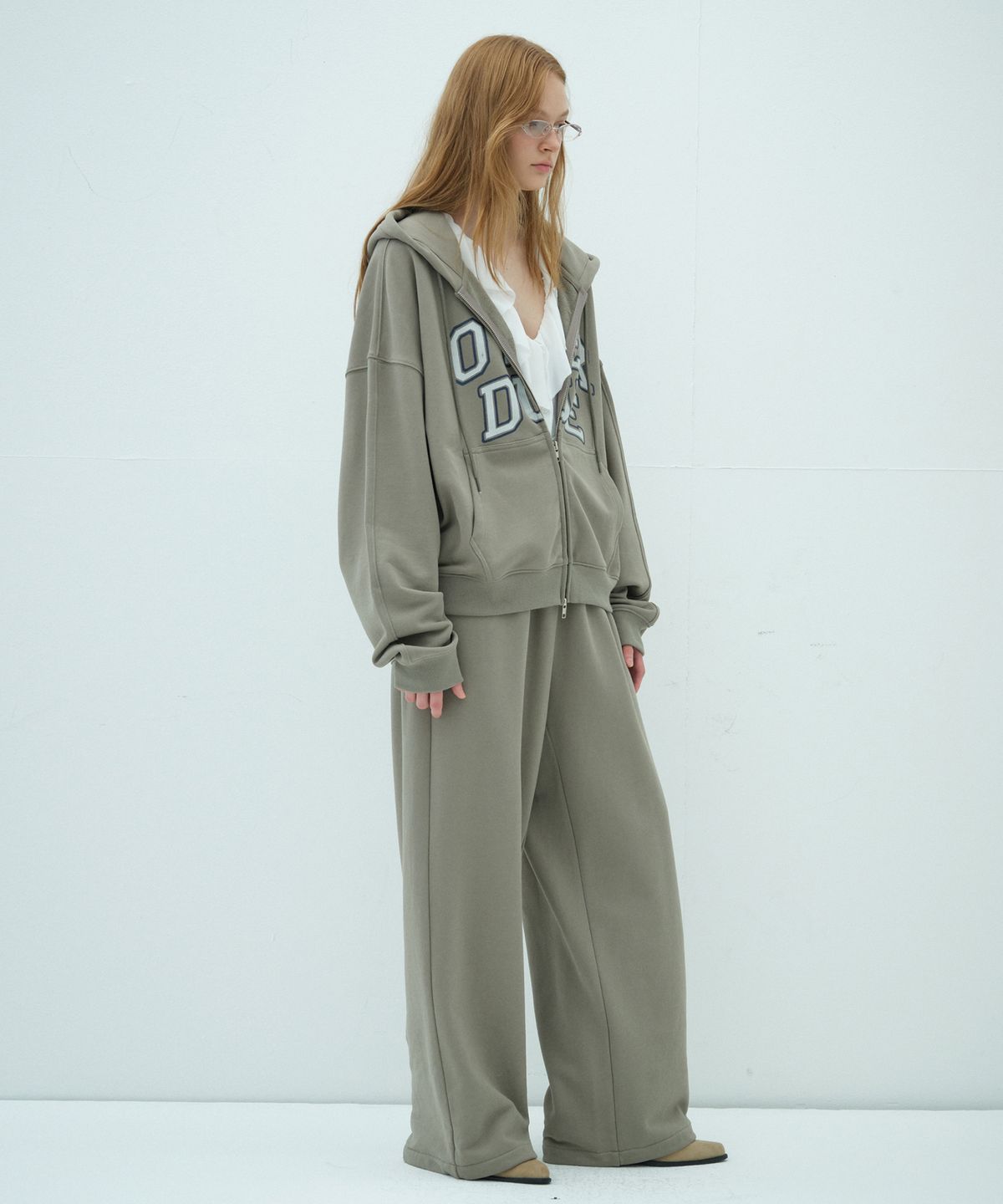 오버듀플레어(OVERDUEFLAIR) TWO-WAY WIDE SWEAT PANTS_KHAKI
