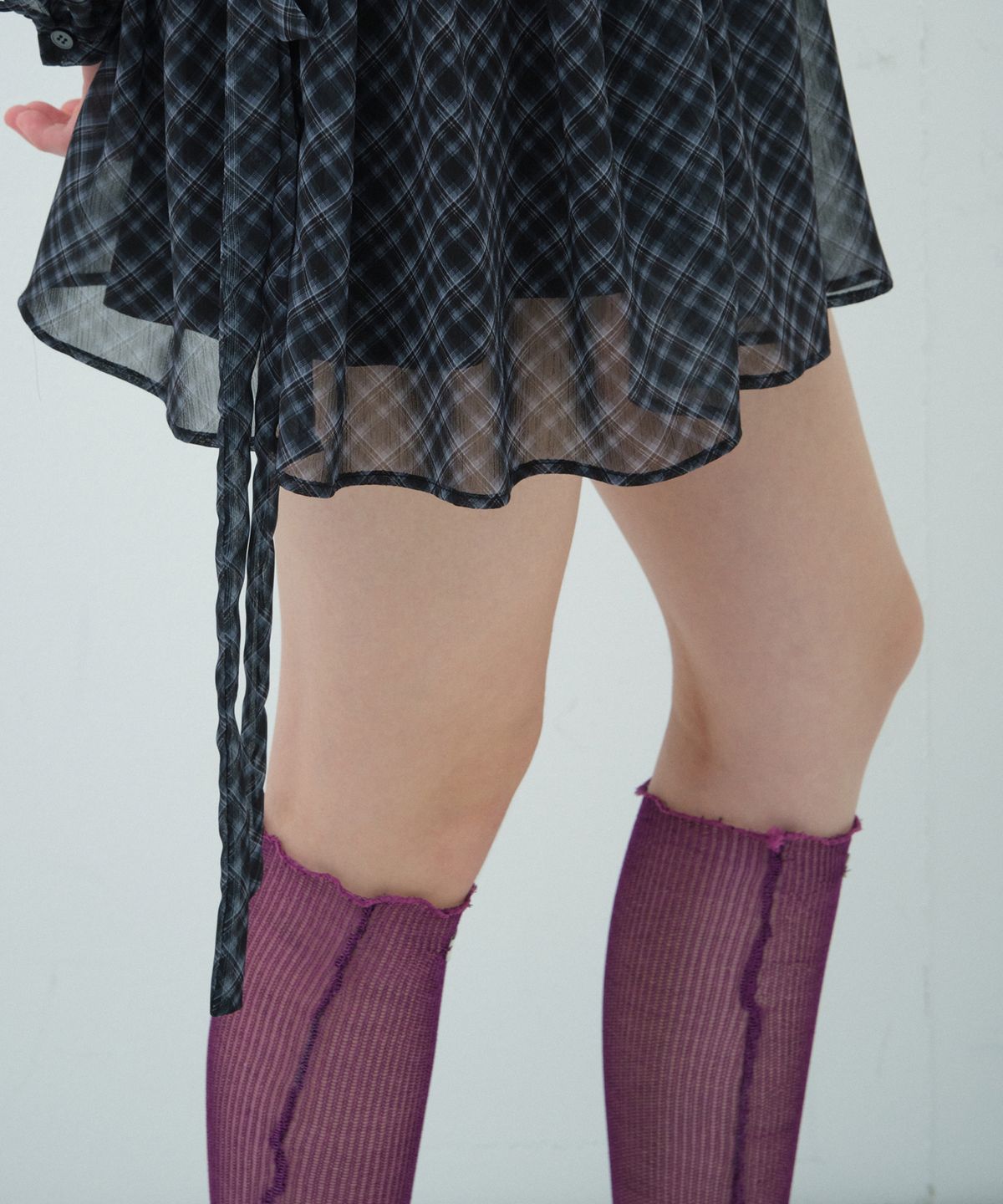오버듀플레어(OVERDUEFLAIR) METALLIC KNEE SOCKS_PURPLE