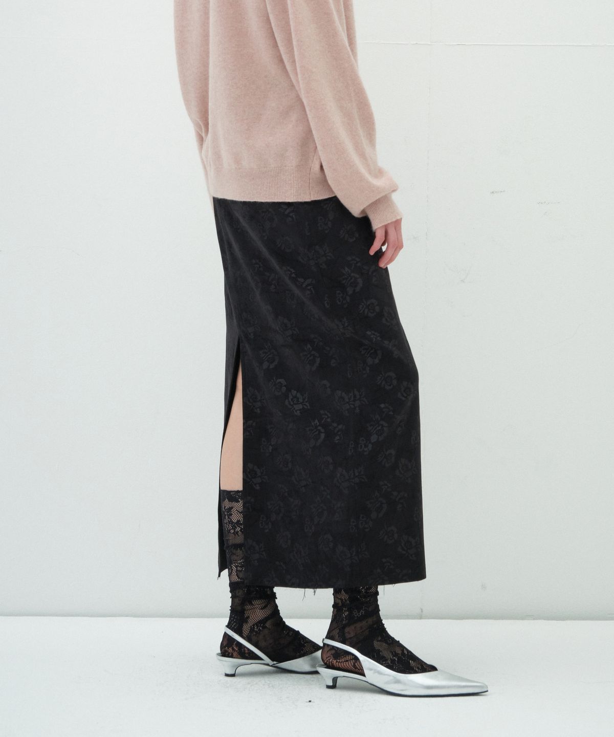 오버듀플레어(OVERDUEFLAIR) LACE KNEE SOCKS_BLACK