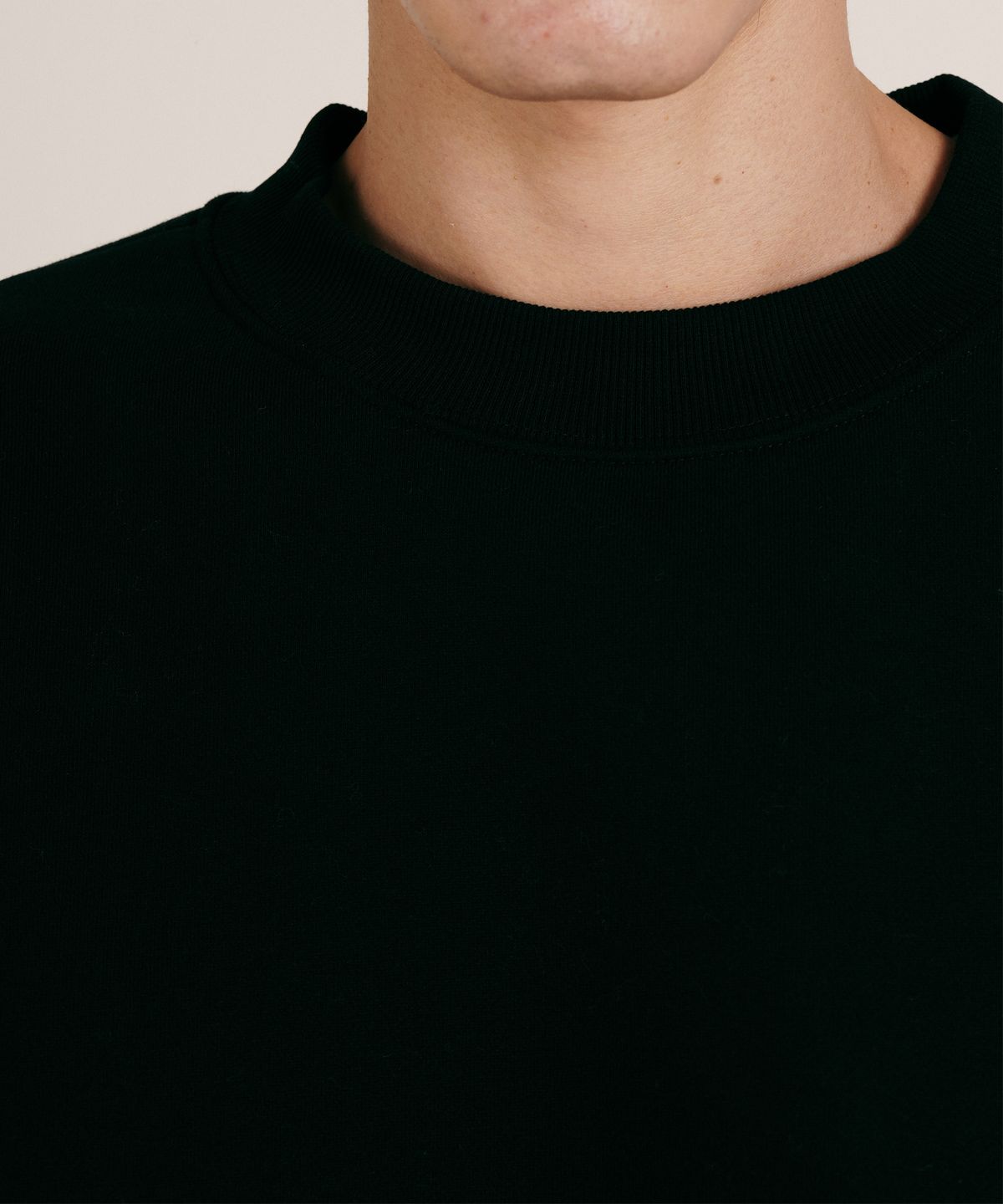 디더블유에스이(DWSE) 에센셜 스웨트셔츠(블랙)