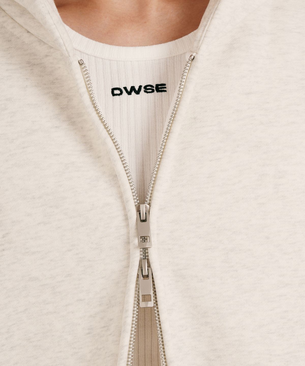 디더블유에스이(DWSE) 에센셜 스웨트 집업 후디(오트밀)