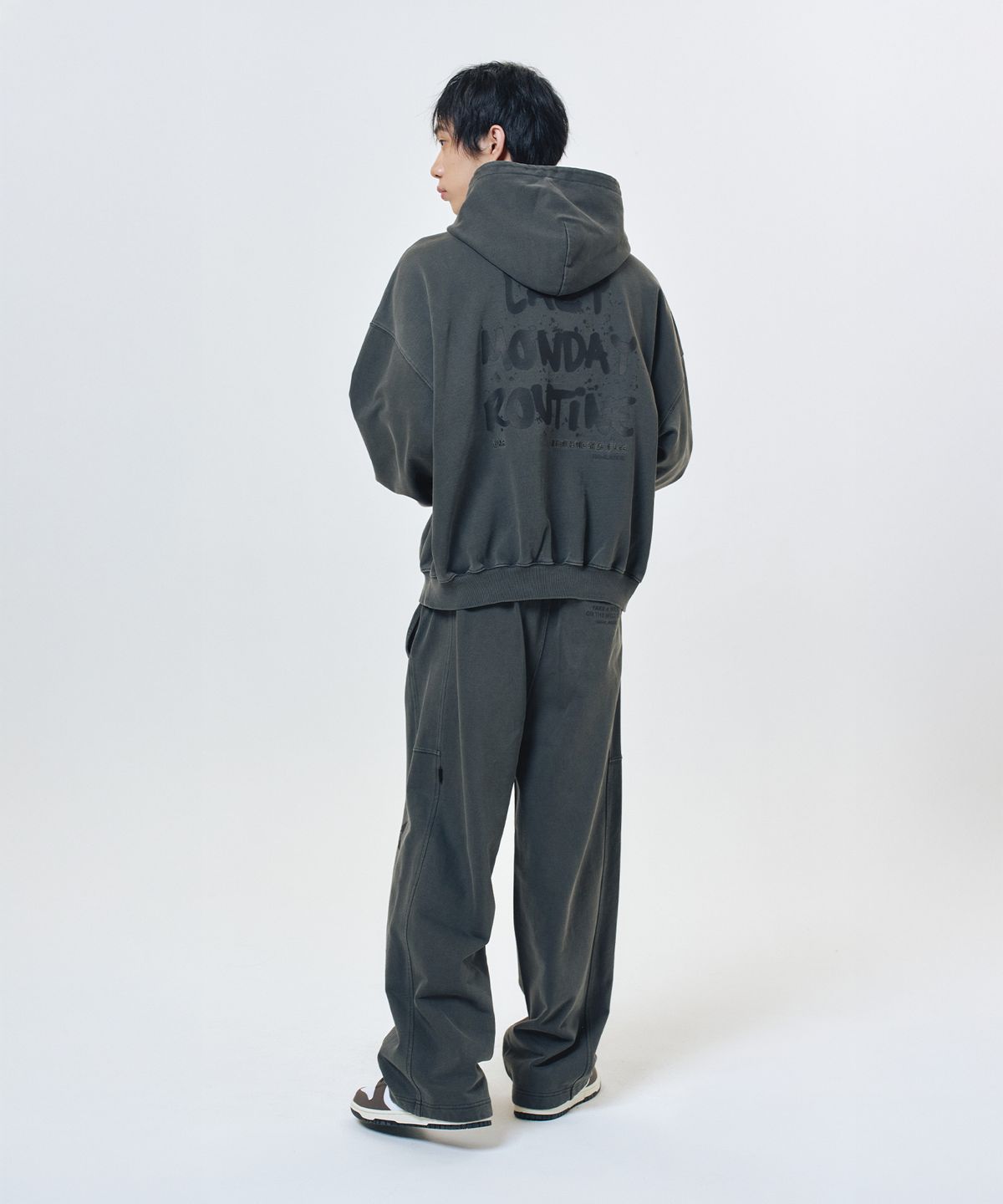 엘엠알(LMR) 피그먼트 와이드 스트링 스웻 팬츠 CHARCOAL