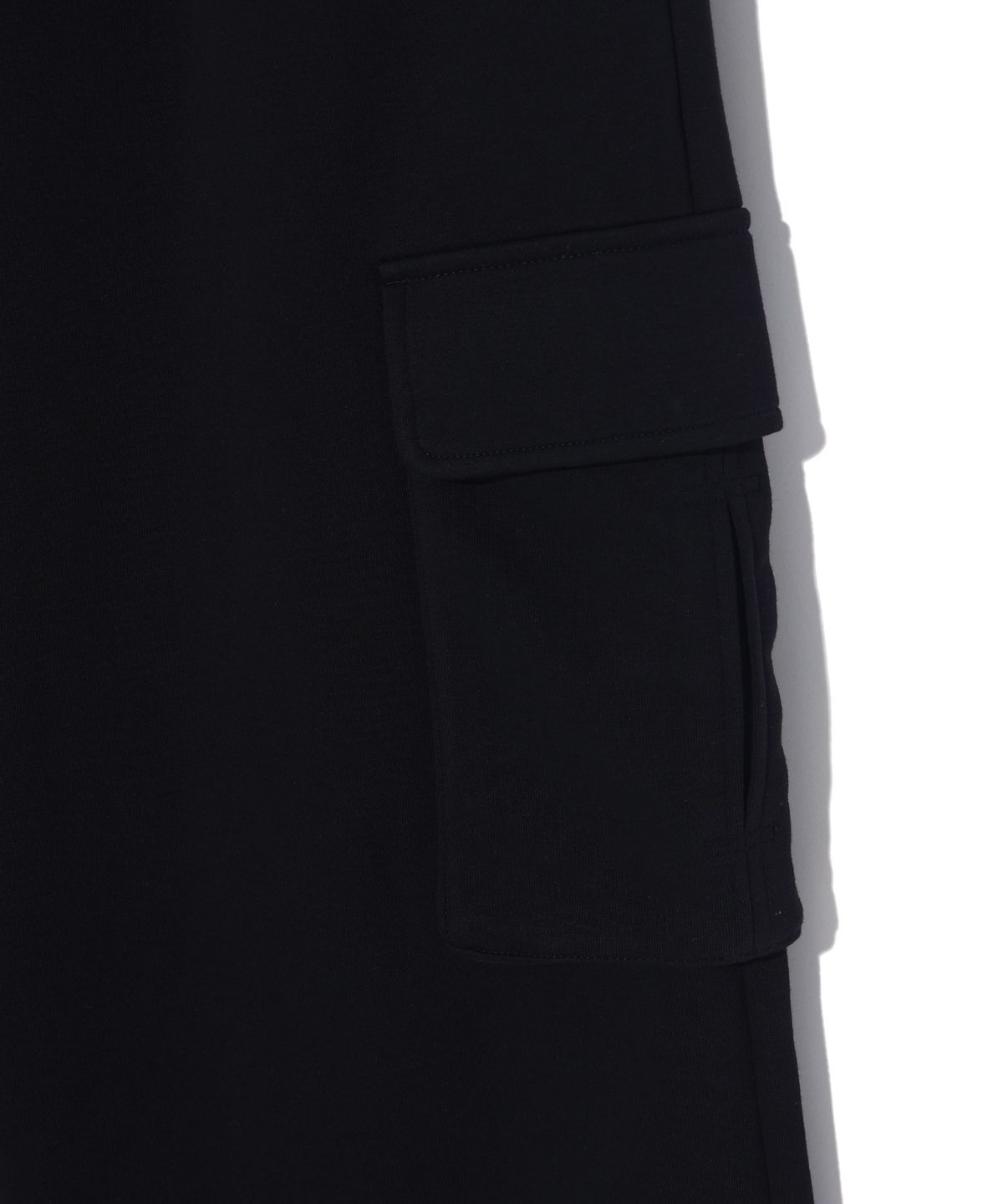 레이피커스(RAYFIKERS) 카고 와이드 스웨트 팬츠 MQ6PU182_BLACK