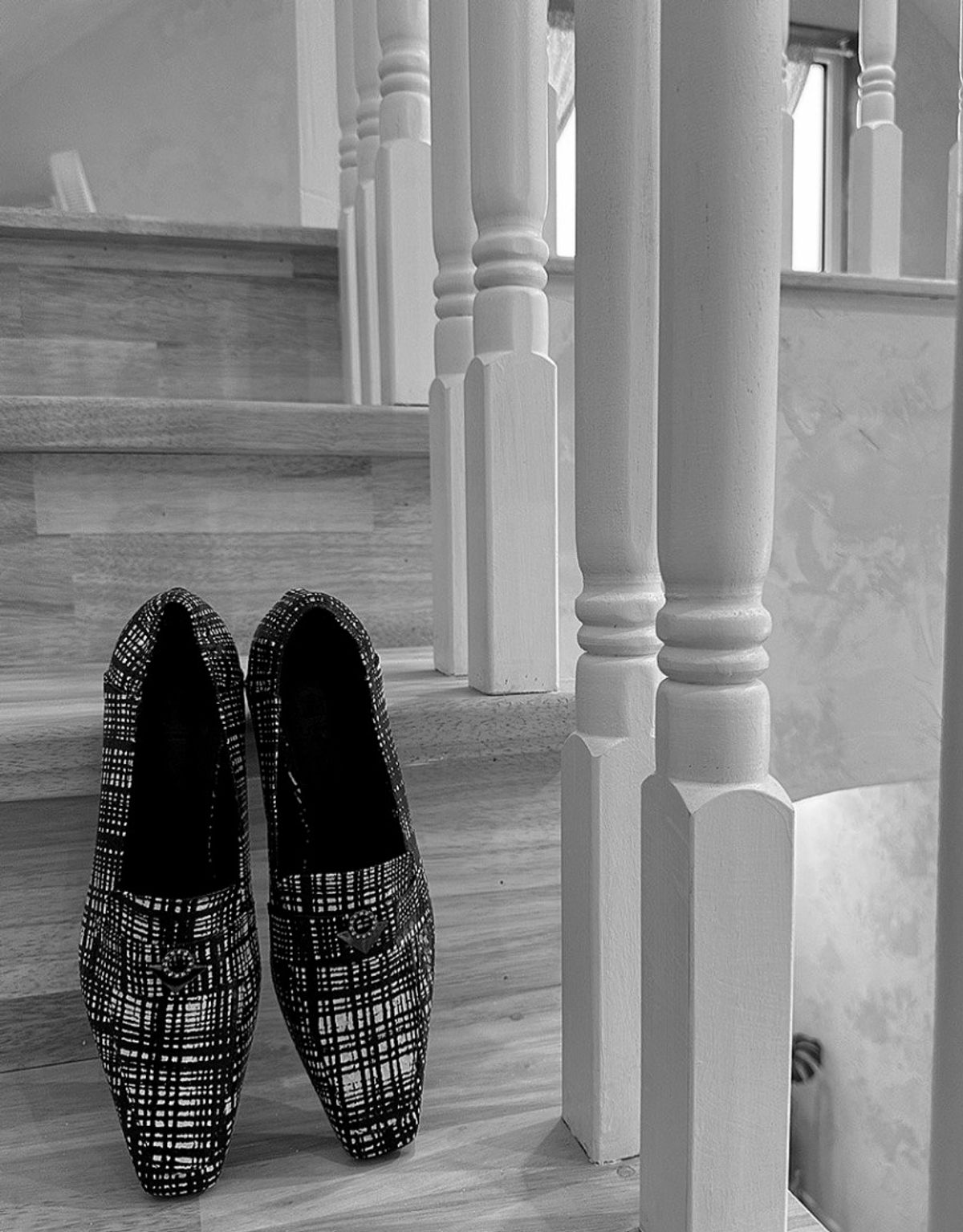 인더발코니(IN THE BALCONY) Griffiths 격자 디테일 밴딩 스퀘어 로퍼 단화 4cm
