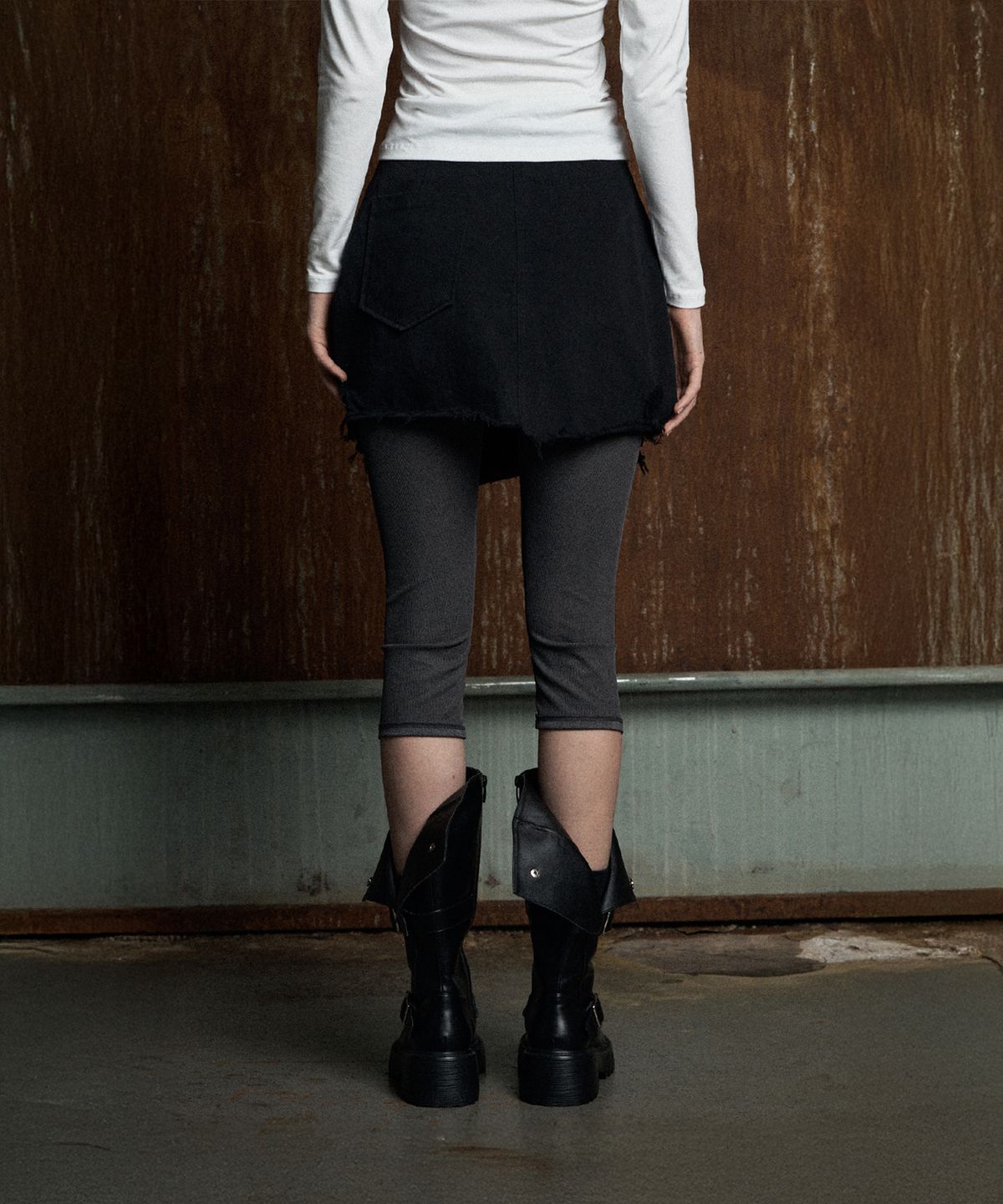 런던파퓸스 아카이브(LONDON PARFUMS ARCHIVE) DISTRESSED LAYERED SKIRT BLACK