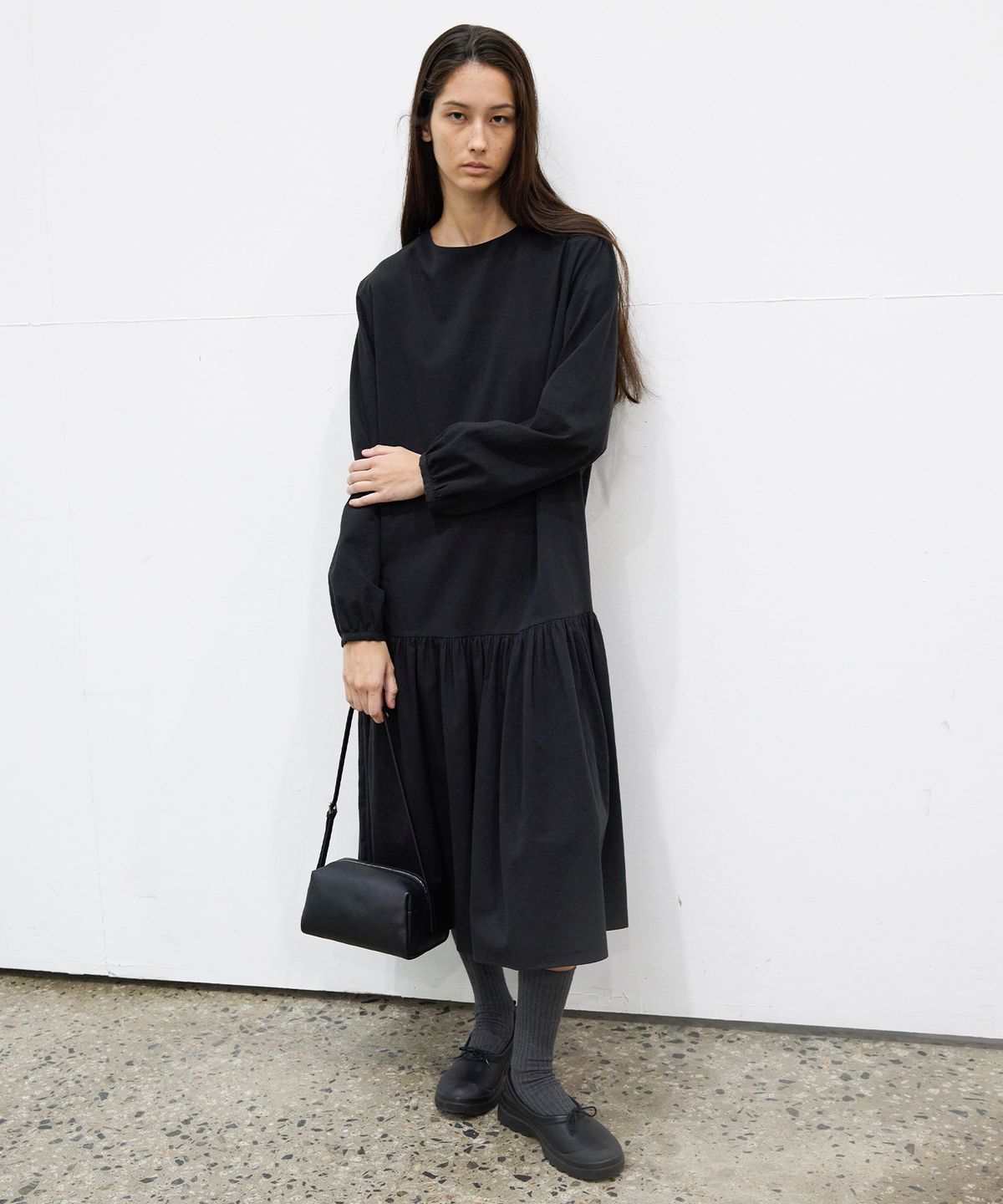 르바(LEVAR) Flow Maxi Dress - Black