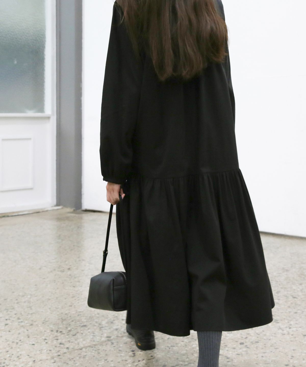 르바(LEVAR) Flow Maxi Dress - Black