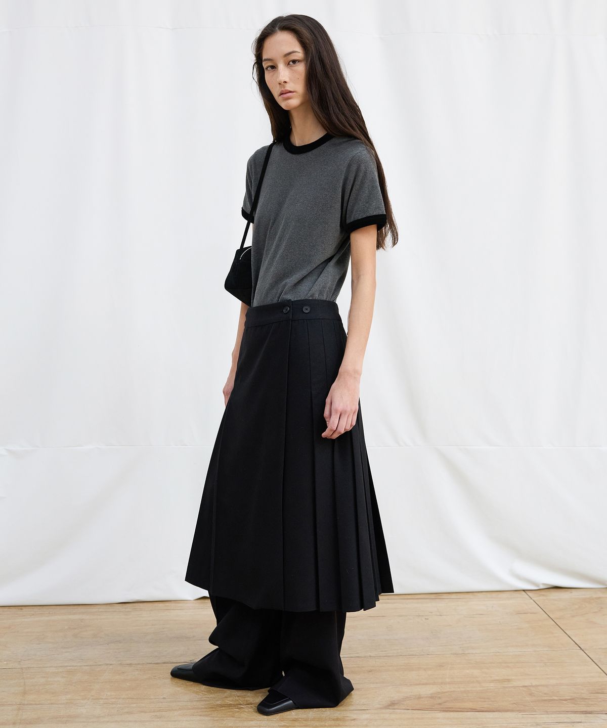 르바(LEVAR) Wool Pleated Wrap Skirt - Black