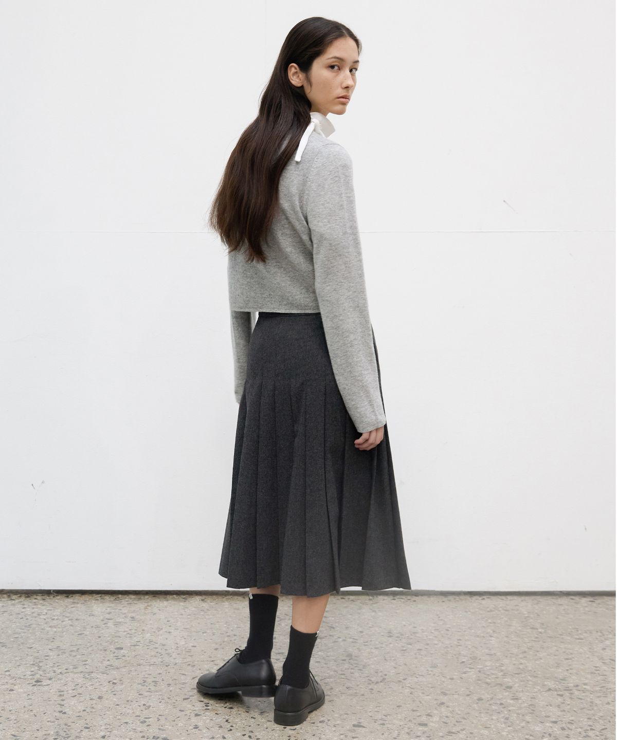 르바(LEVAR) Wool Pleated Wrap Skirt - Charcoal