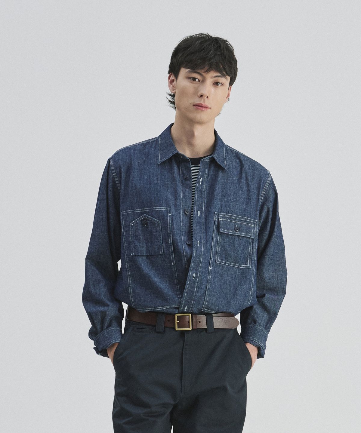 건지 울른스(Guernsey Woollens) 샴브레이 워크 셔츠 5.5oz - 인디고 블루