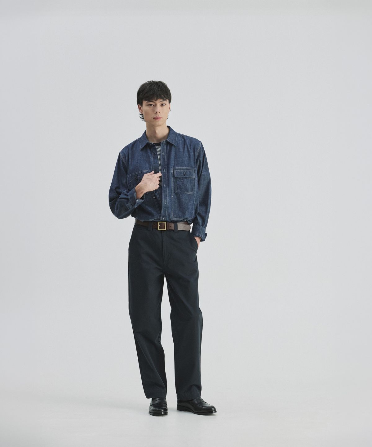 건지 울른스(Guernsey Woollens) 샴브레이 워크 셔츠 5.5oz - 인디고 블루