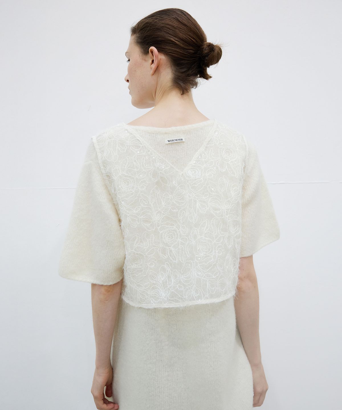 르바(LEVAR) Floral Fuzzy Lace Vest - Cream