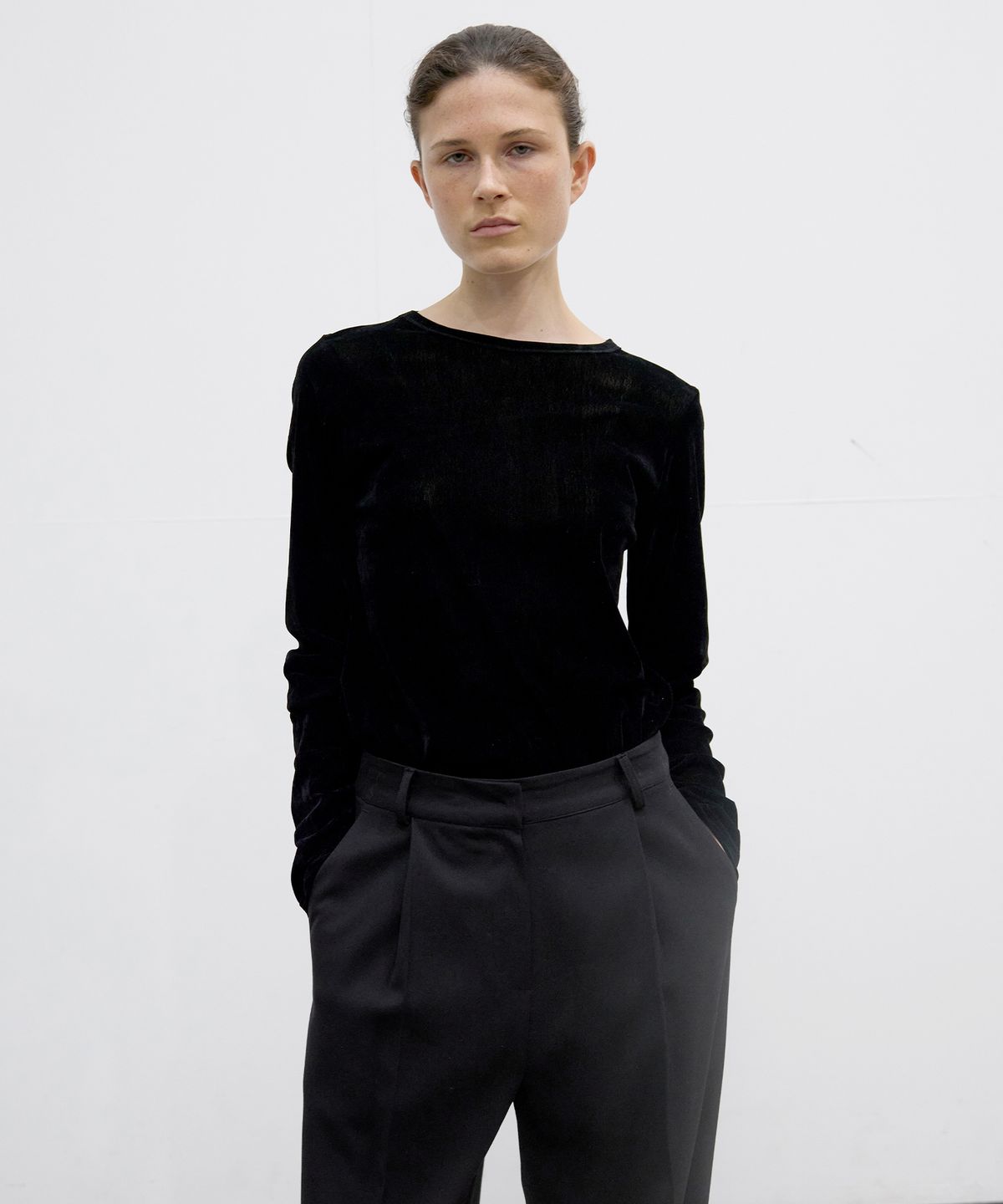 르바(LEVAR) Velvet Layered T-Shirt - Black