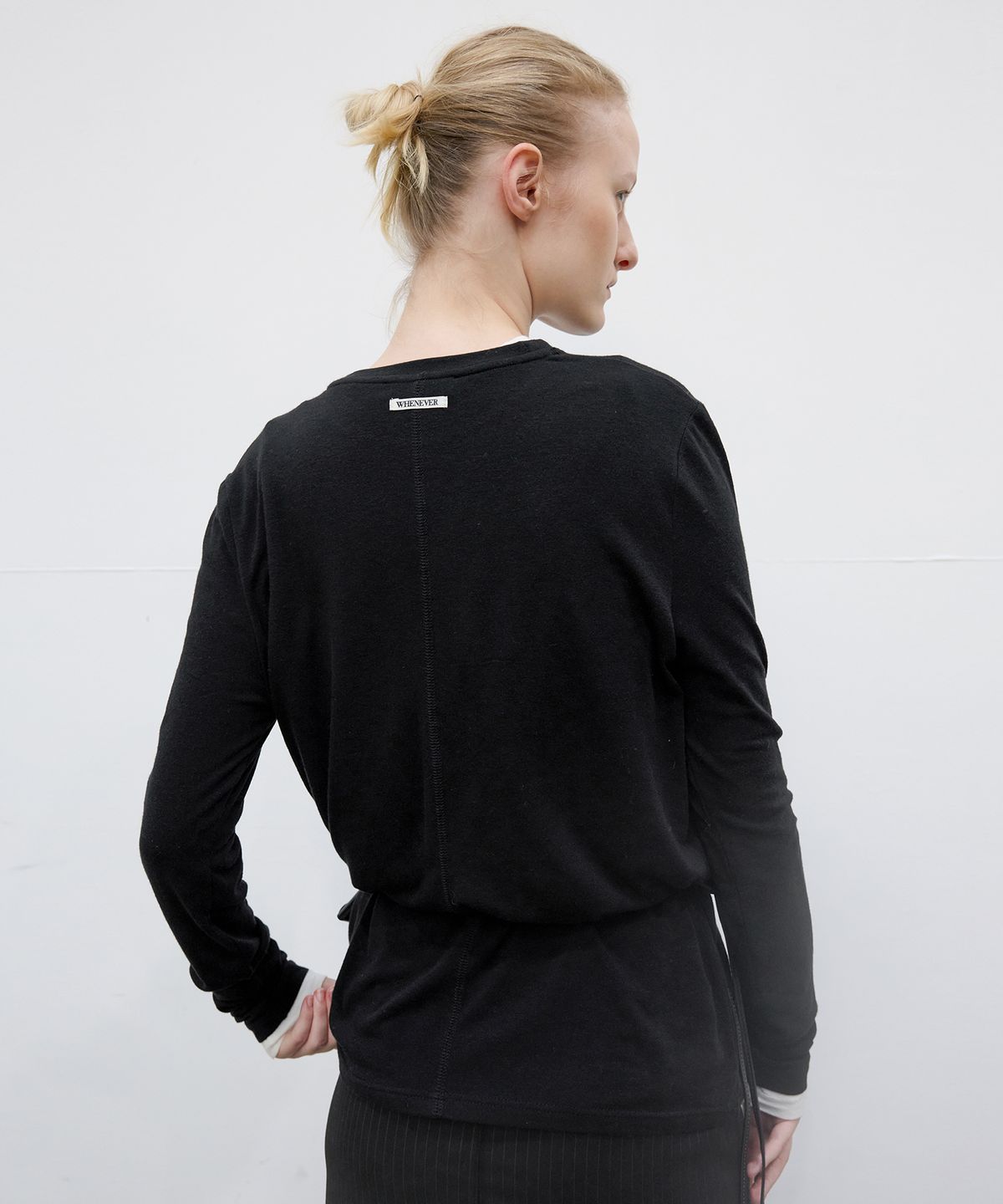르바(LEVAR) Standard Soft T-Shirt - Black