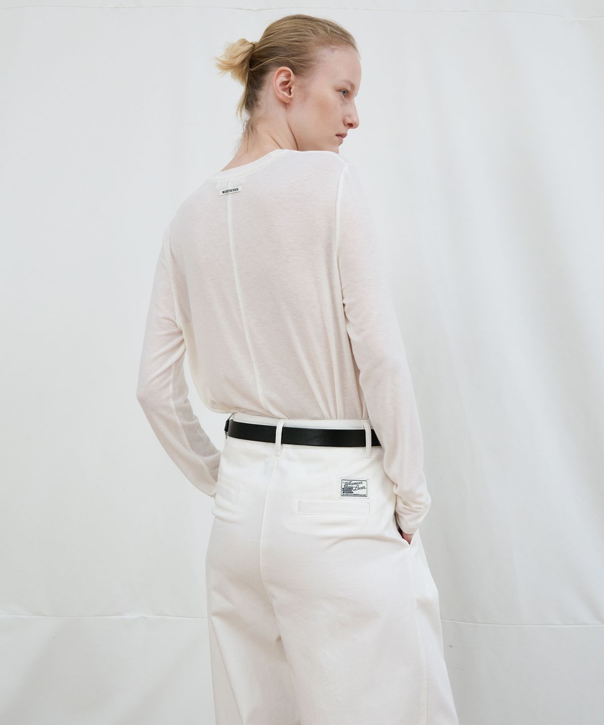 르바(LEVAR) Standard Soft T-Shirt - Off White