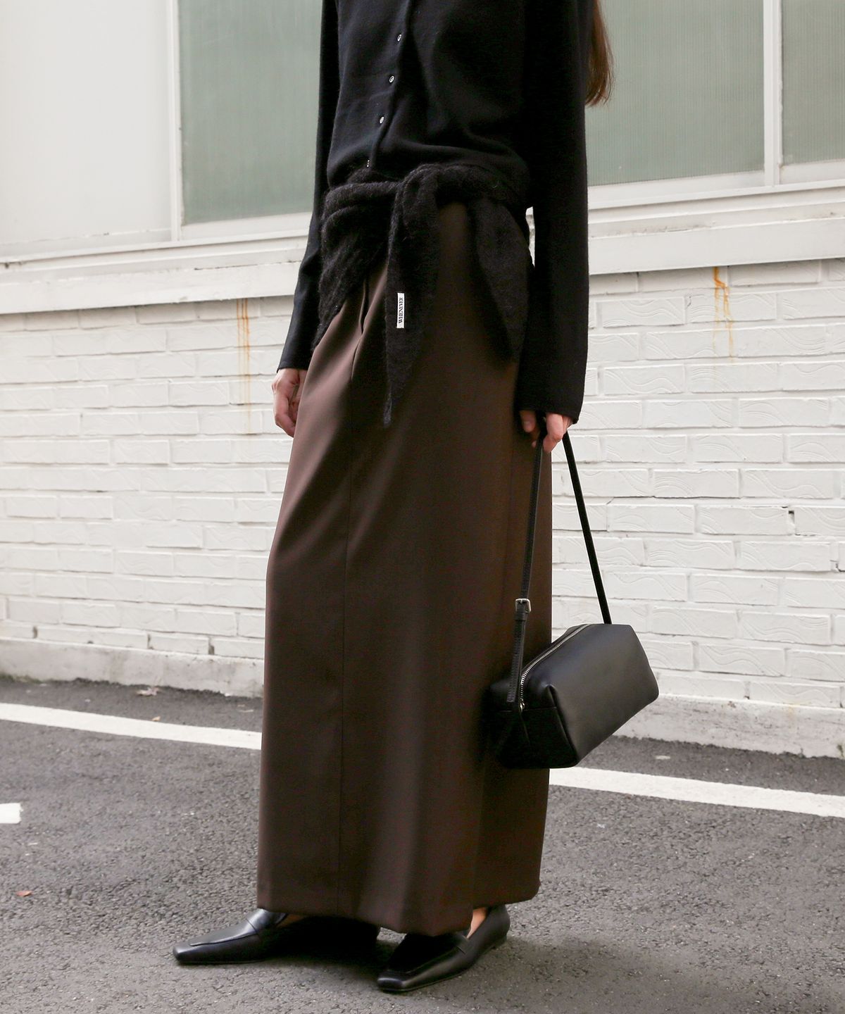 르바(LEVAR) Fuzzy Eyelet Layered Wrap Knit - Black