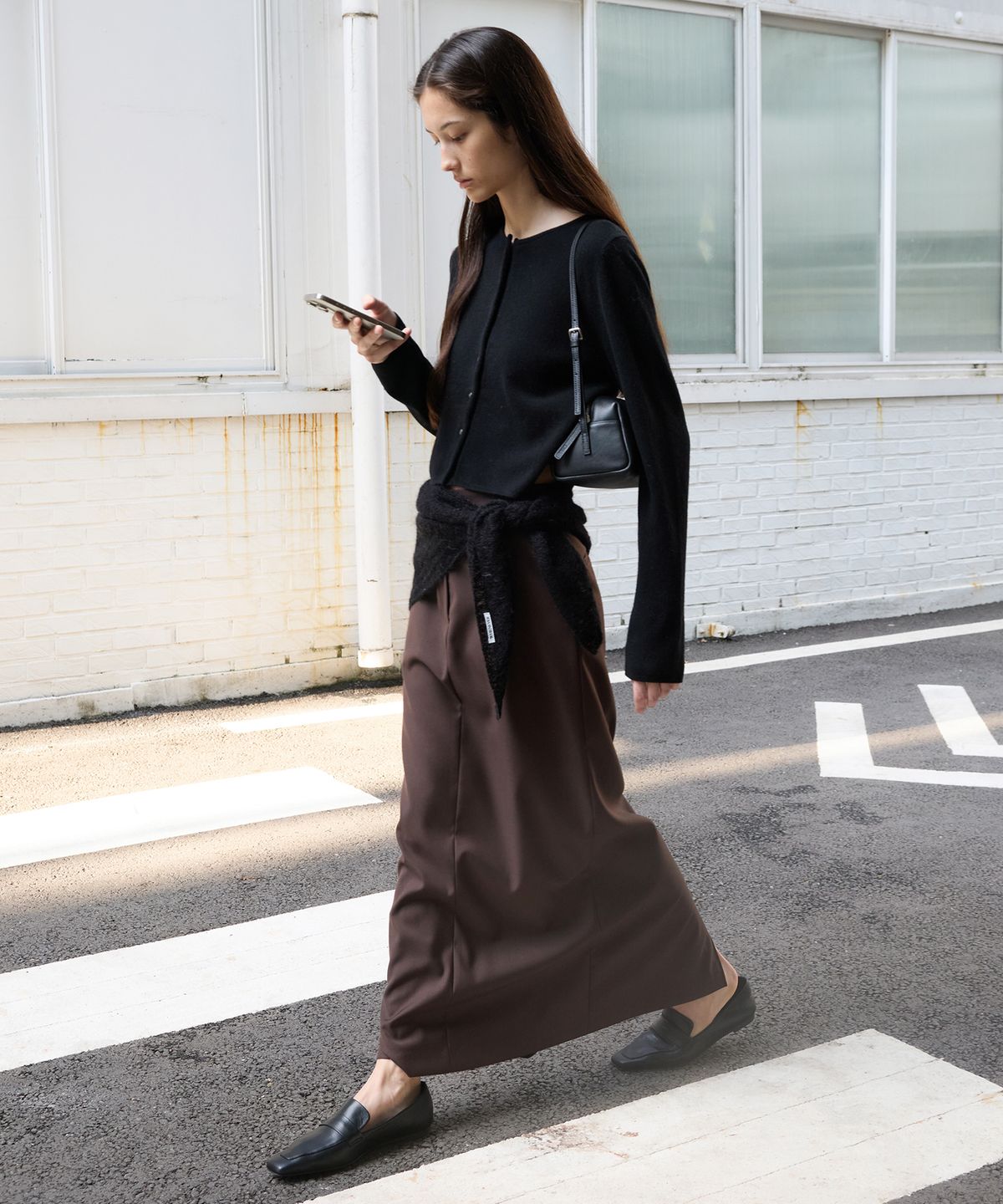르바(LEVAR) Fuzzy Eyelet Layered Wrap Knit - Black