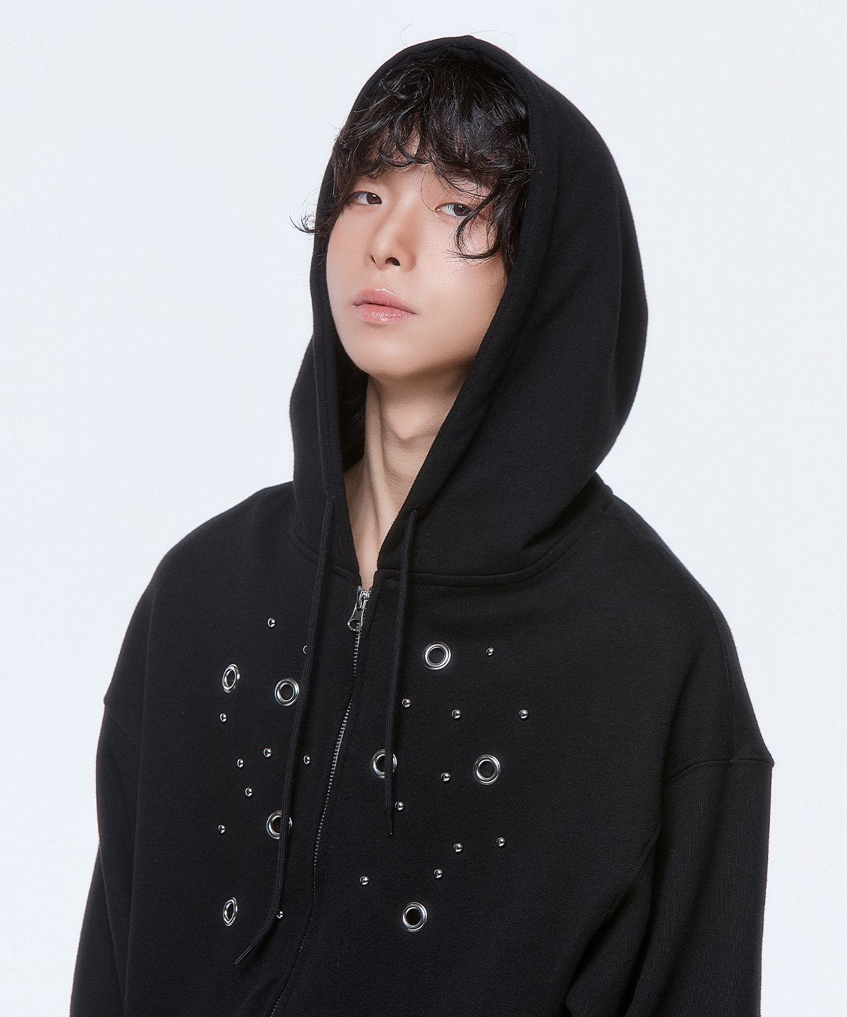 디오스피스(DAUSPICE) DUC) Eyelet Stud Hoodie Zip-up Black