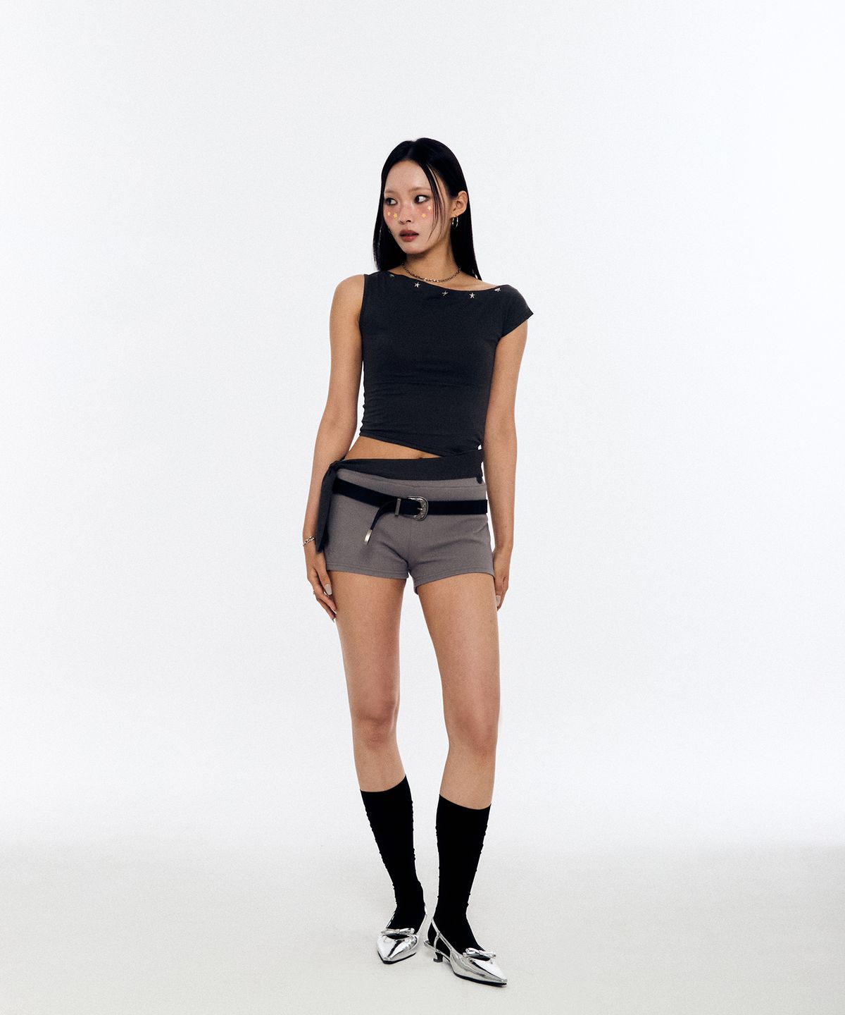 슬리시스(SLYISIS) Star Rivet One Shoulder Top (Charcoal)