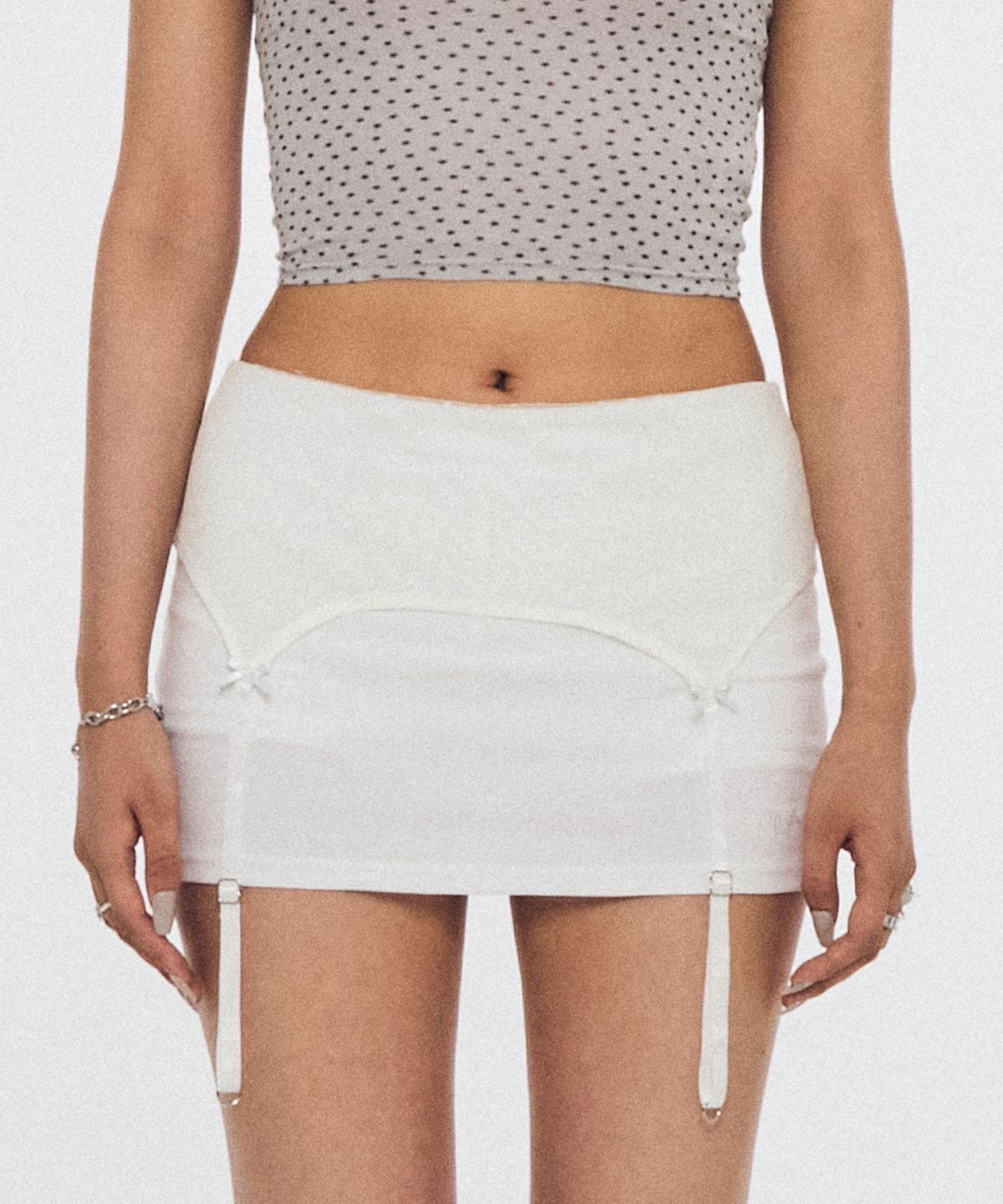 슬리시스(SLYISIS) Garter Detail Low Rise Skirt (White)