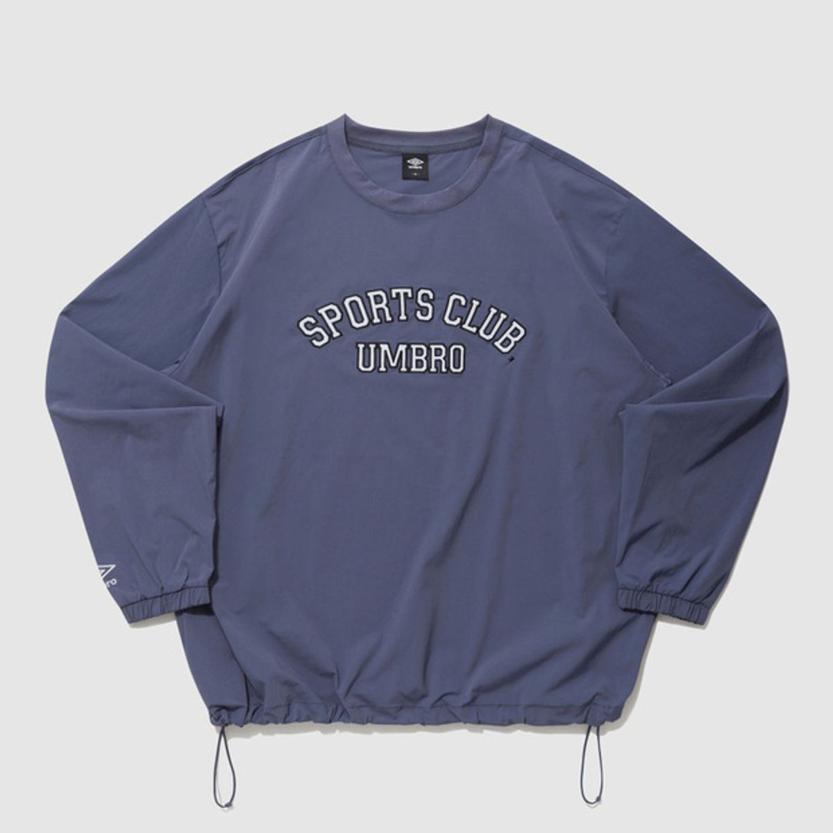엄브로(UMBRO) 아치 레터링 자수 피스테 블루(UQ321CWT90)