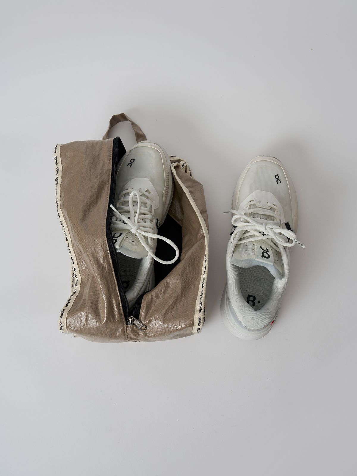 에이와이오 스튜디오(AEYIOSTUDIO) 슈즈 파우치_APO4000 (5 Colors)