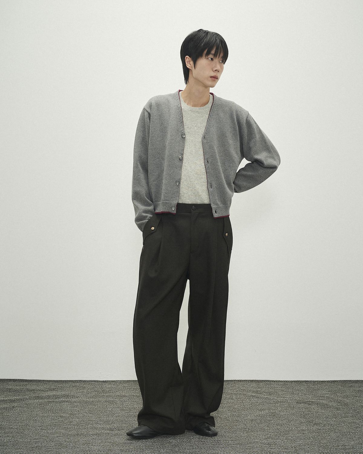 포커페이스(POKERFACE) CROPPED CARDIGAN GREY/BURGUNDY