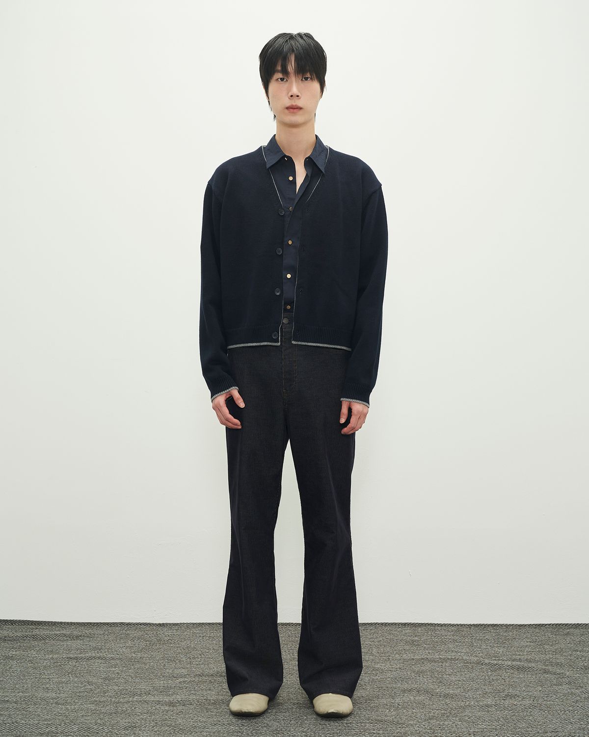포커페이스(POKERFACE) CROPPED CARDIGAN NAVY/GREY