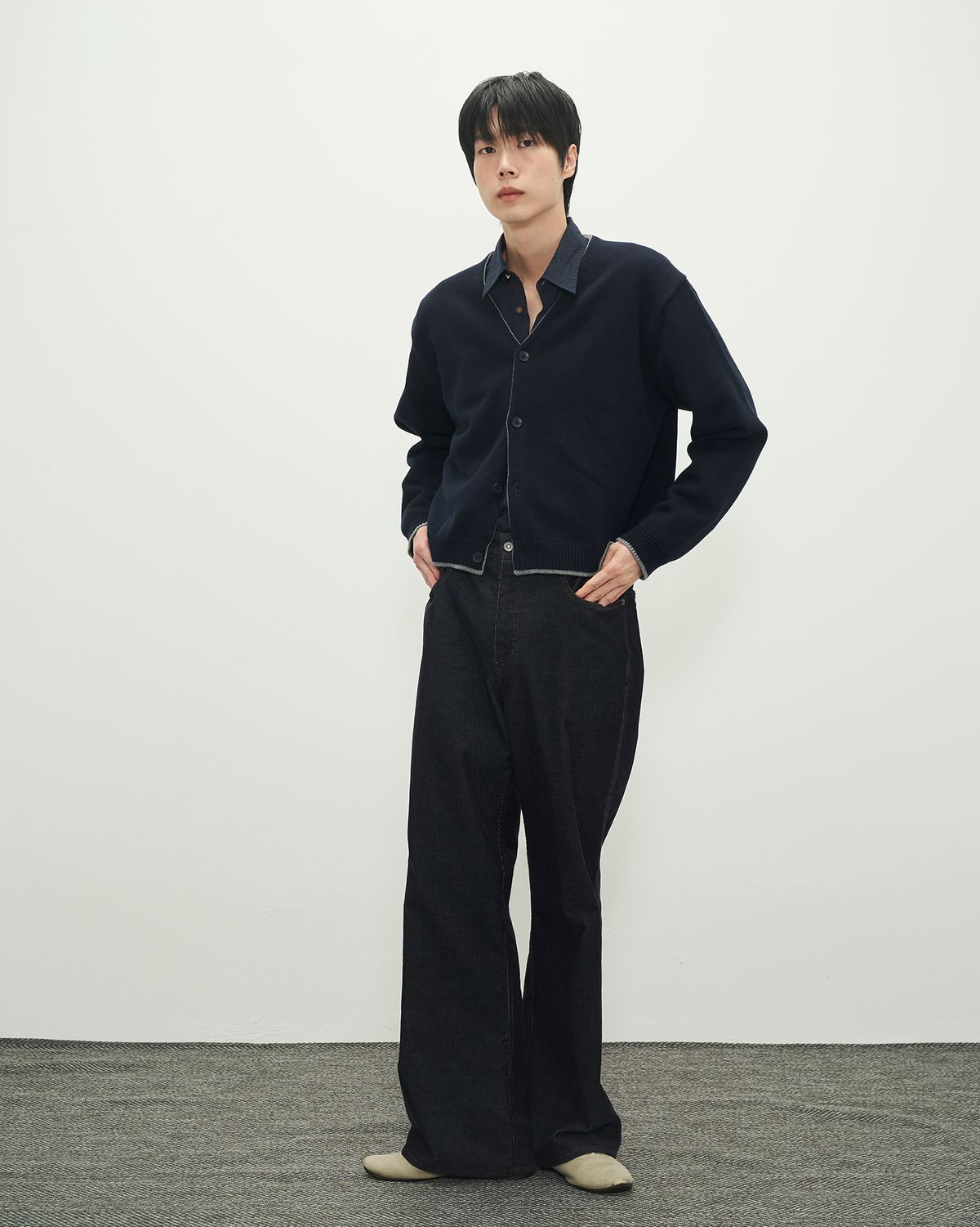 포커페이스(POKERFACE) CROPPED CARDIGAN NAVY/GREY