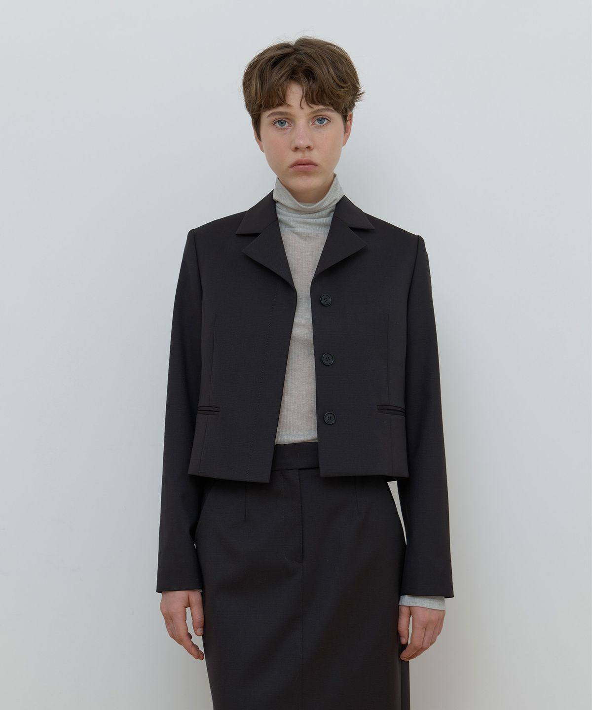 마조네(MA JOURNEE) SINGLE HIDDEN CROP JACKET_BROWN