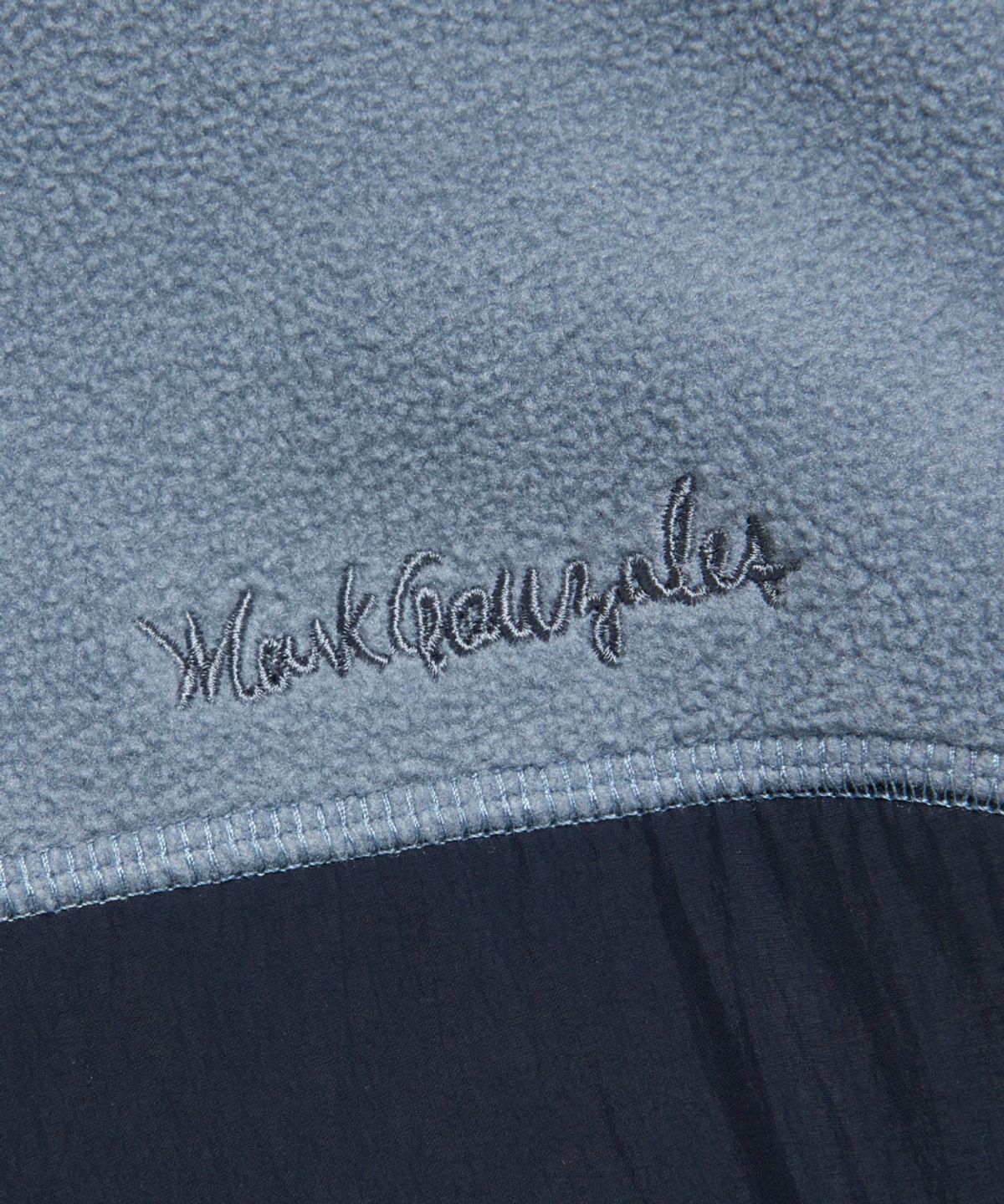마크곤잘레스(MARK GONZALES) 사인로고 우븐 배색 플리스 후드 자켓 - GREYISH BLUE