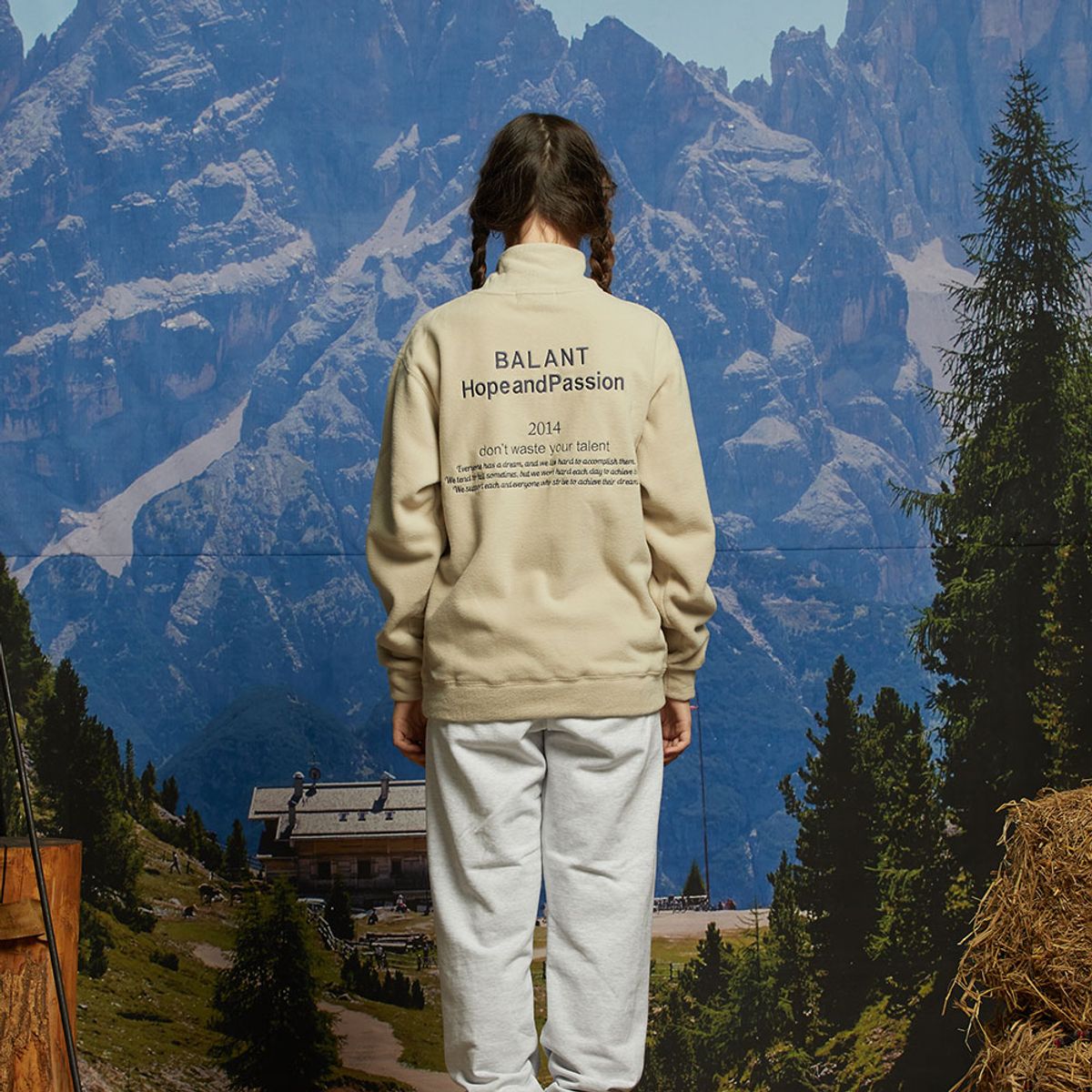 발란트(BALANT) 호프 앤드 패션 하프 집업 티셔츠 - 베이지