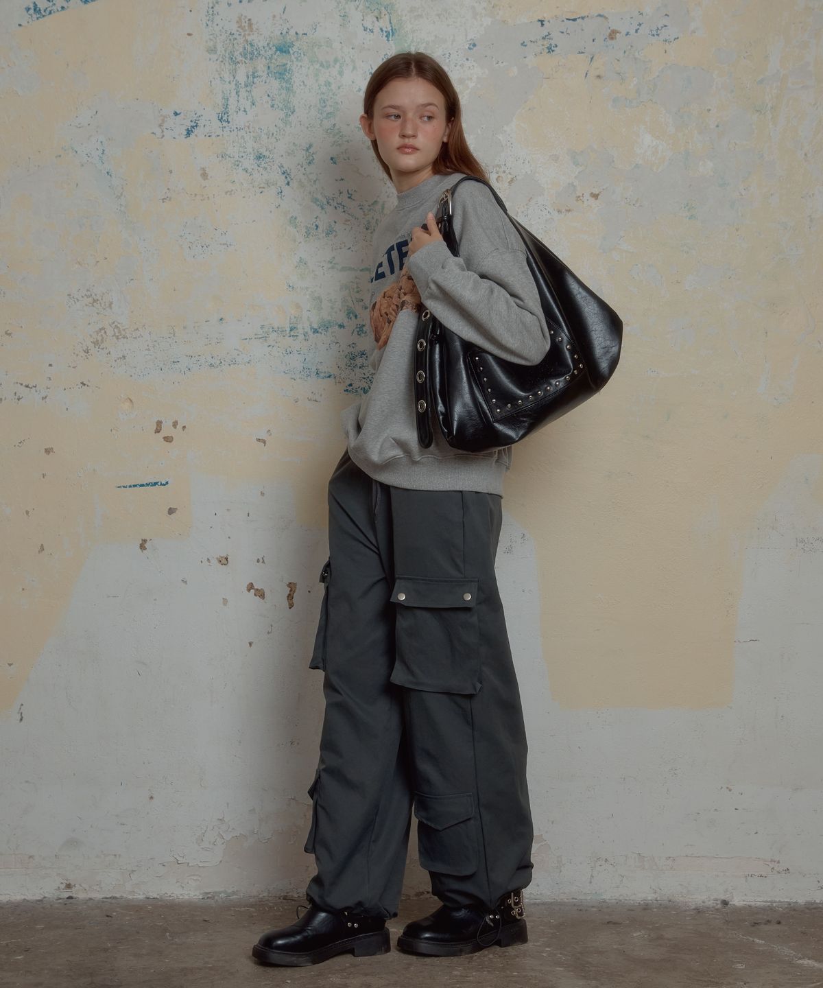 레터리(LETERIE) STUD POCKET JOGGER PANTS_CHARCOAL