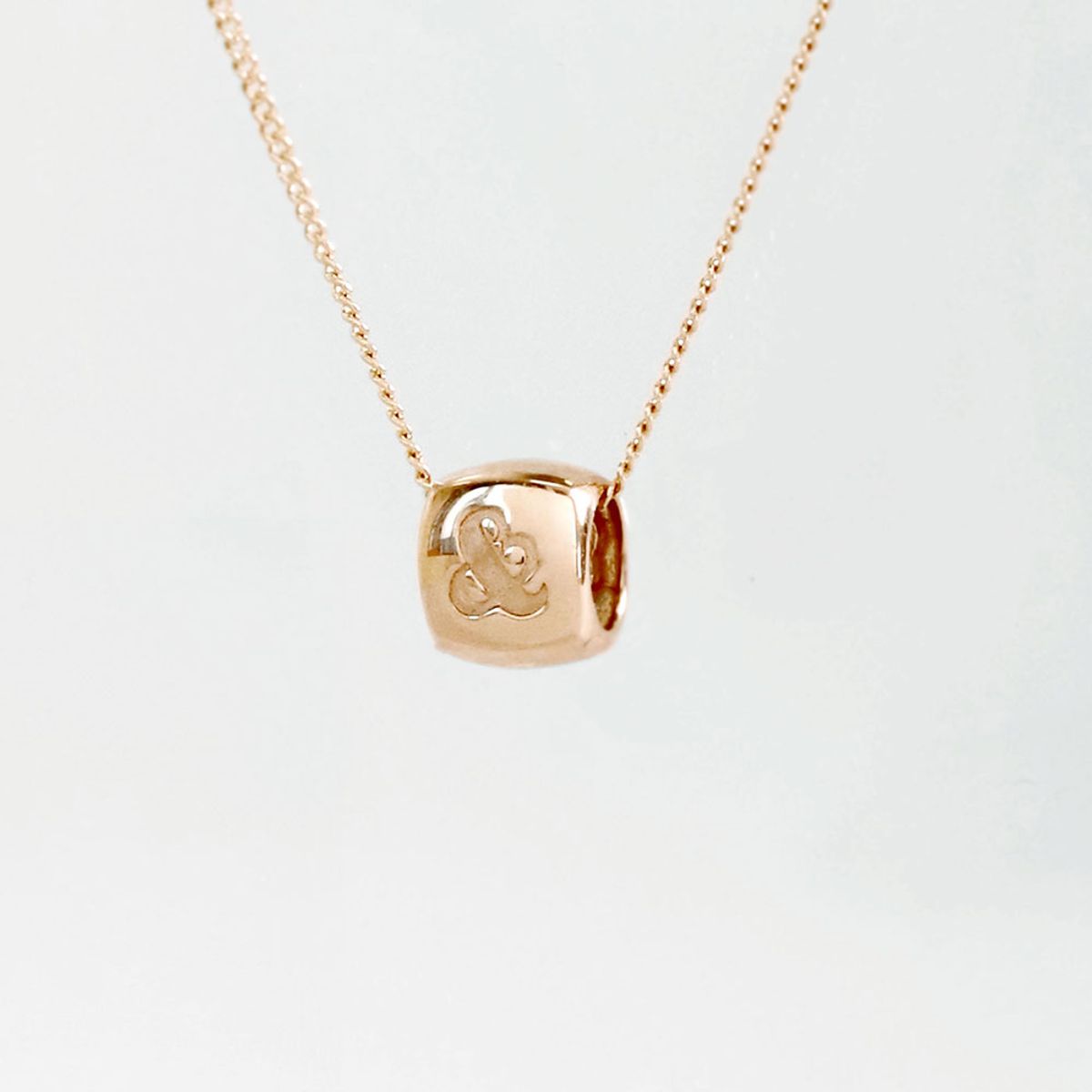 러비앤비(LOVEENB) [14K gold] 큐브 & 참 펜던트