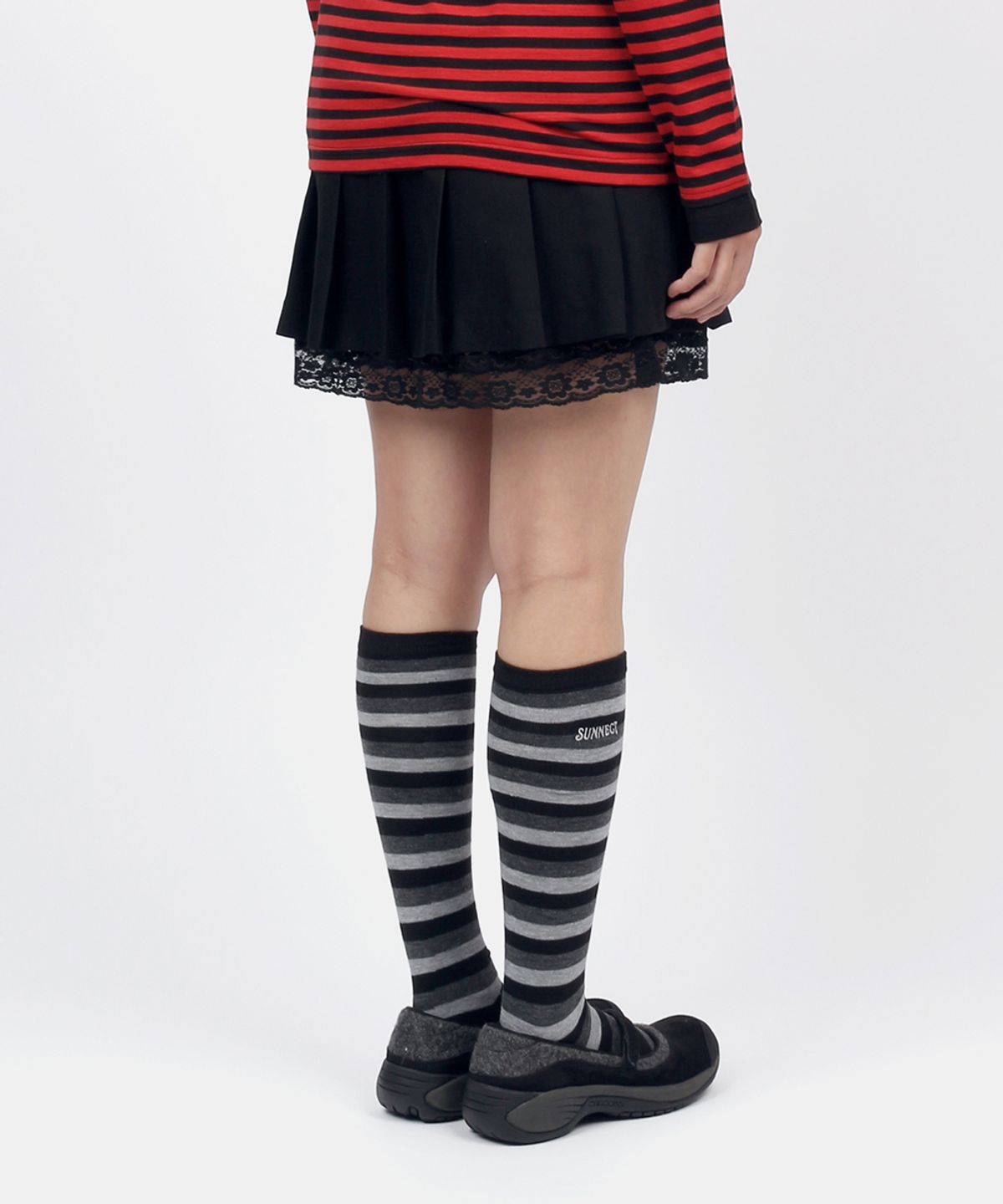 써넥트(SUNNECT) STAGE Pleats Skirt - Black