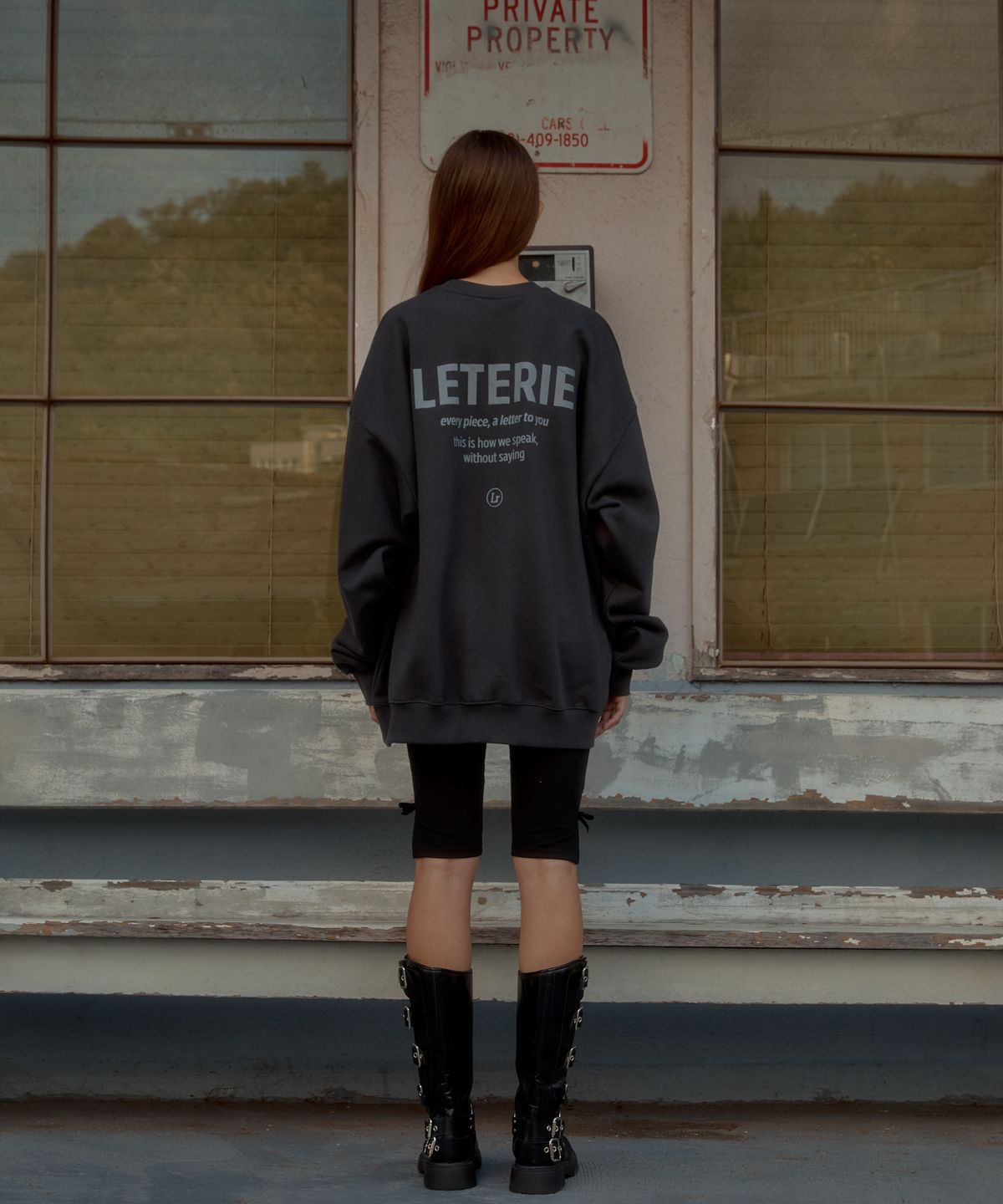 레터리(LETERIE) LETERIE LOGO SWEATSHIRT_CHARCOAL