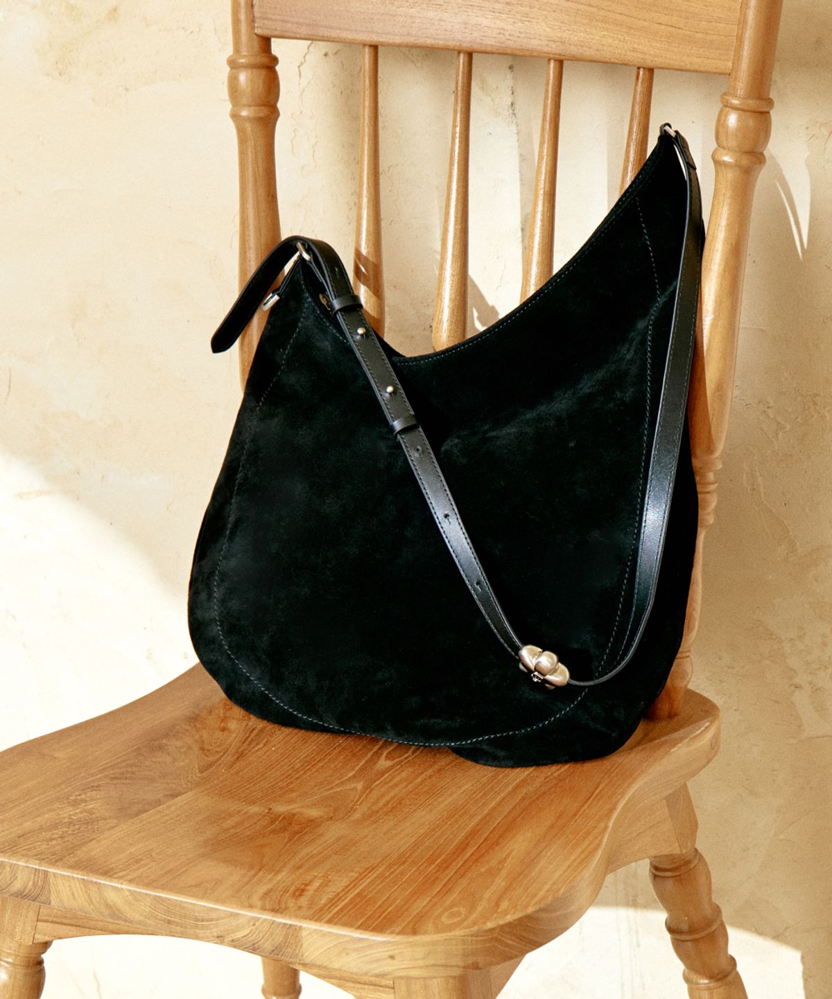클로르(CLOR) FLOWER SUEDE BAG LARGE - 2 colors