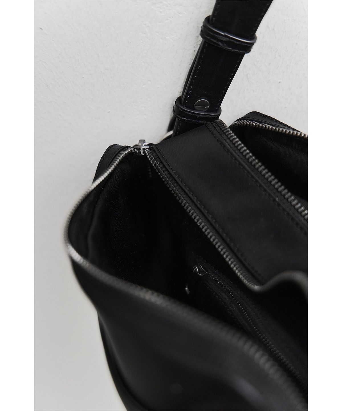 유스(YOUTH) Camera Bag - Black