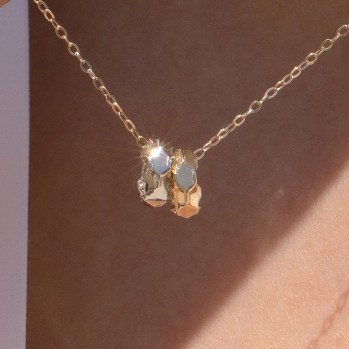 러비앤비(LOVEENB) [14K gold]  레아 텍스처 참 펜던트