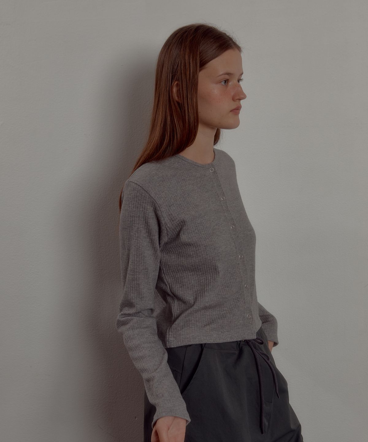 레터리(LETERIE) BASIC BUTTON ROUND CARDIGAN_GREY