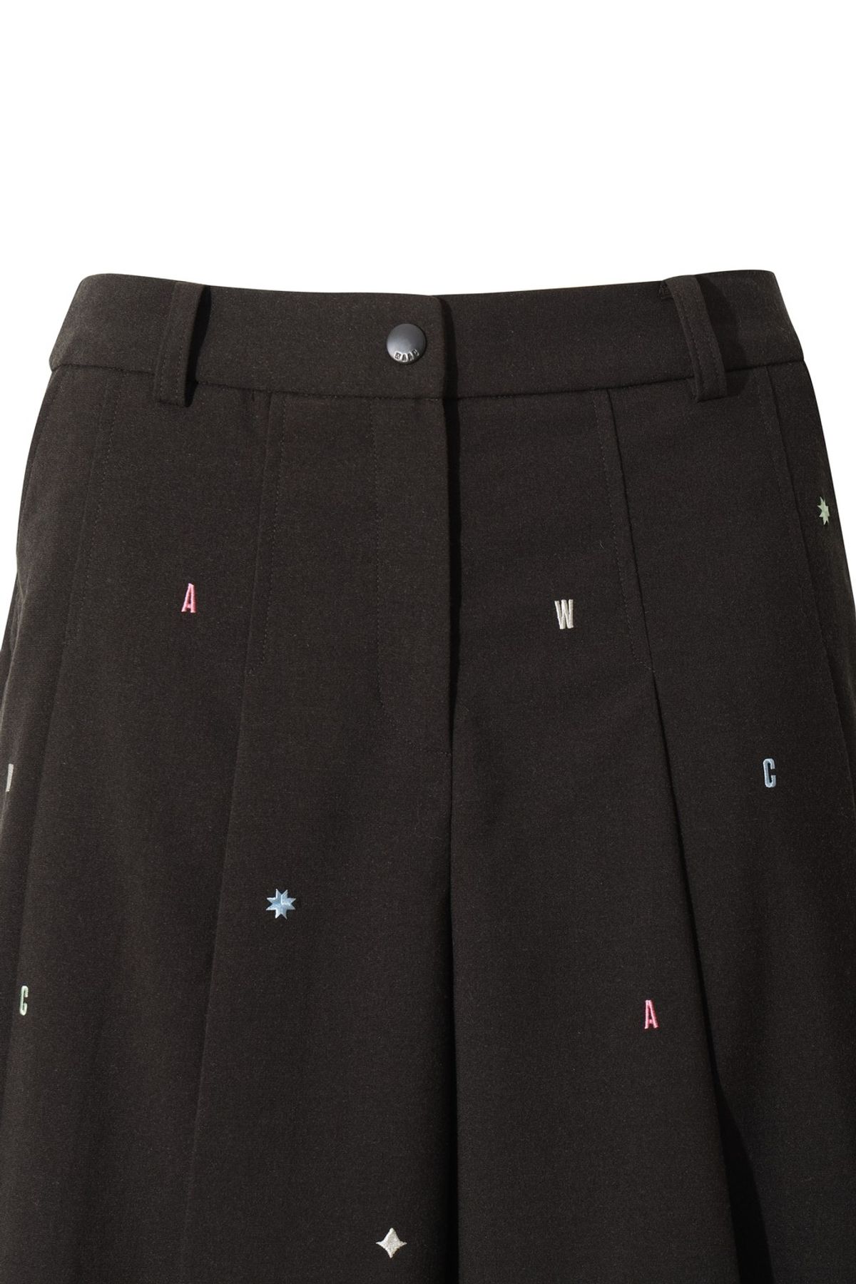 왁(WAAC) Women Burmuda half pants WWPNA25605BRX