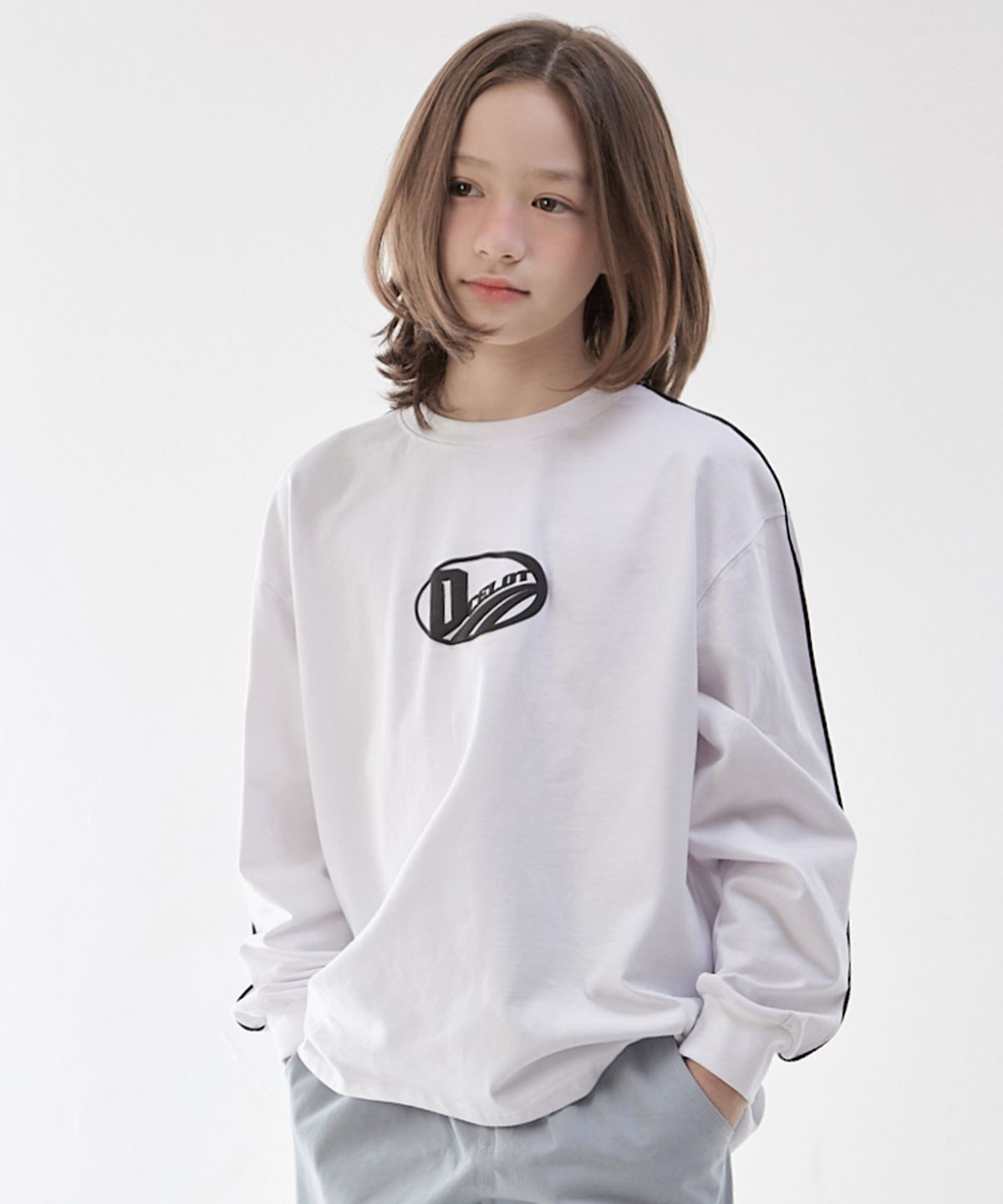 오실롯 주니어(OCELOT JUNIOR) D22 포인트로고 긴팔티셔츠 (화이트)