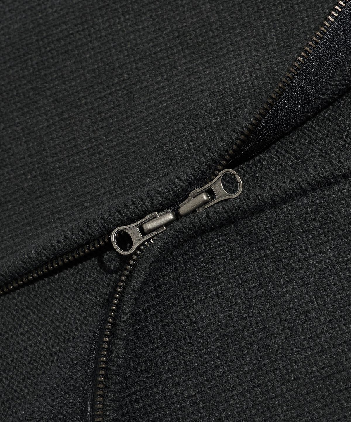 이스트쿤스트(ISTKUNST) STAR TRACK KNIT ZIP UP_CHARCOAL(IK2FFMK684A)
