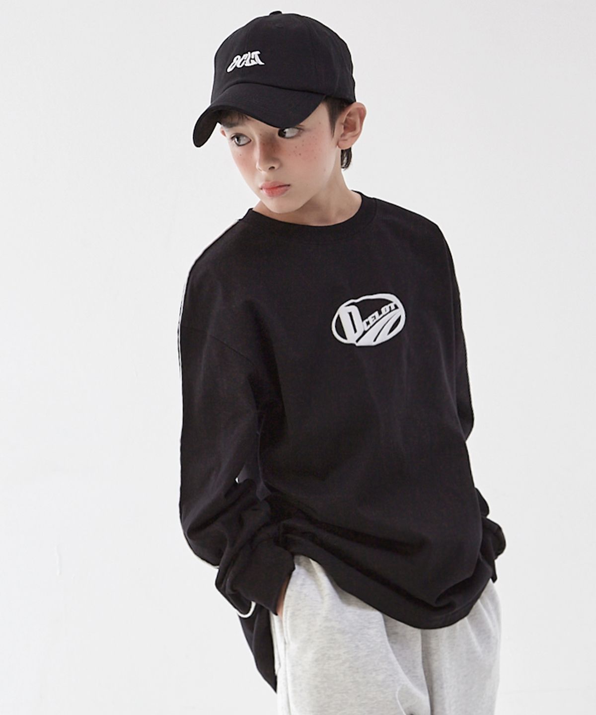 오실롯 주니어(OCELOT JUNIOR) D22 포인트로고 긴팔티셔츠 (블랙)