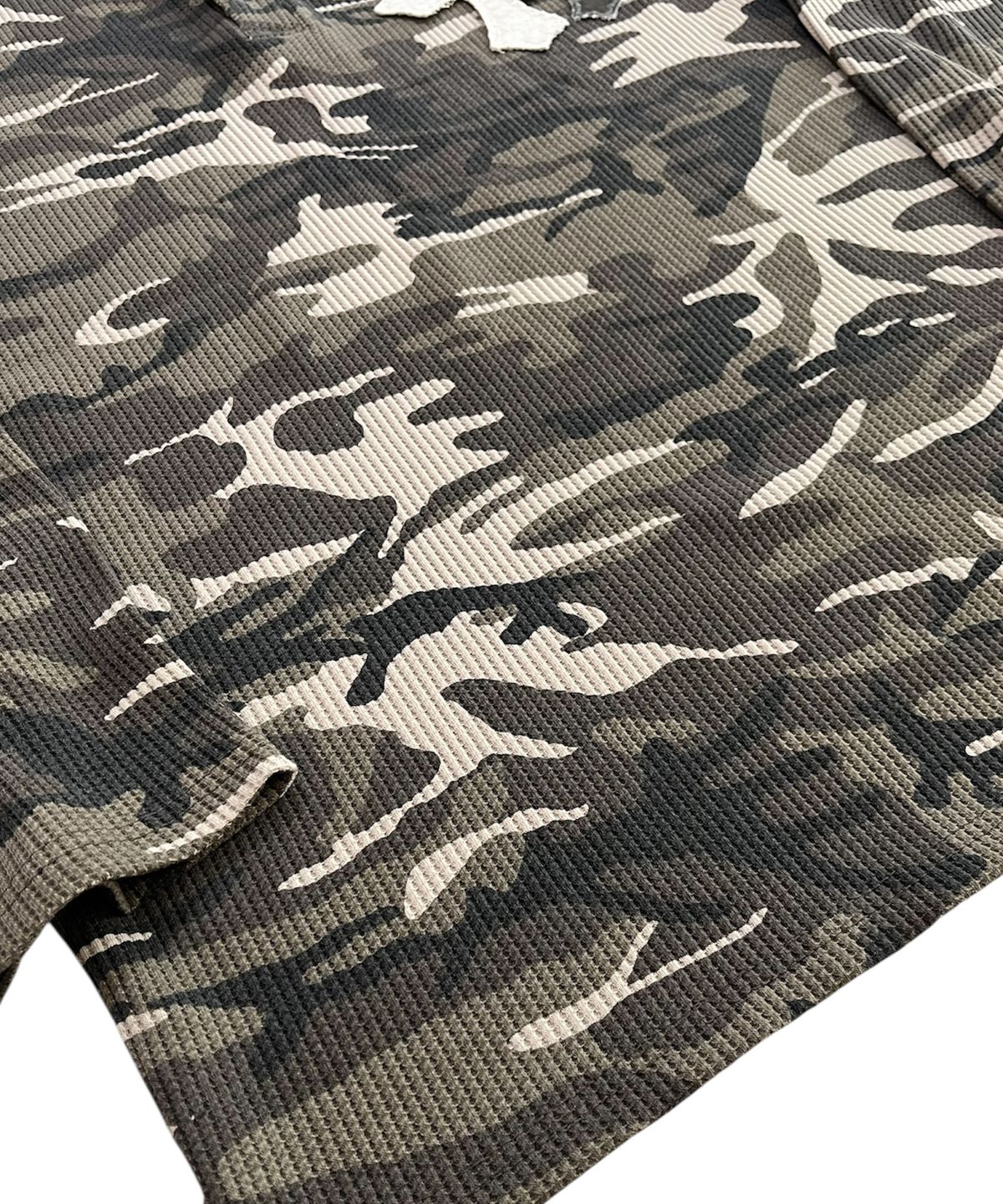 스케이터락(SK8ER ROCK) Double Cross Camouflage Henley Neck T-shirt ((Beige))