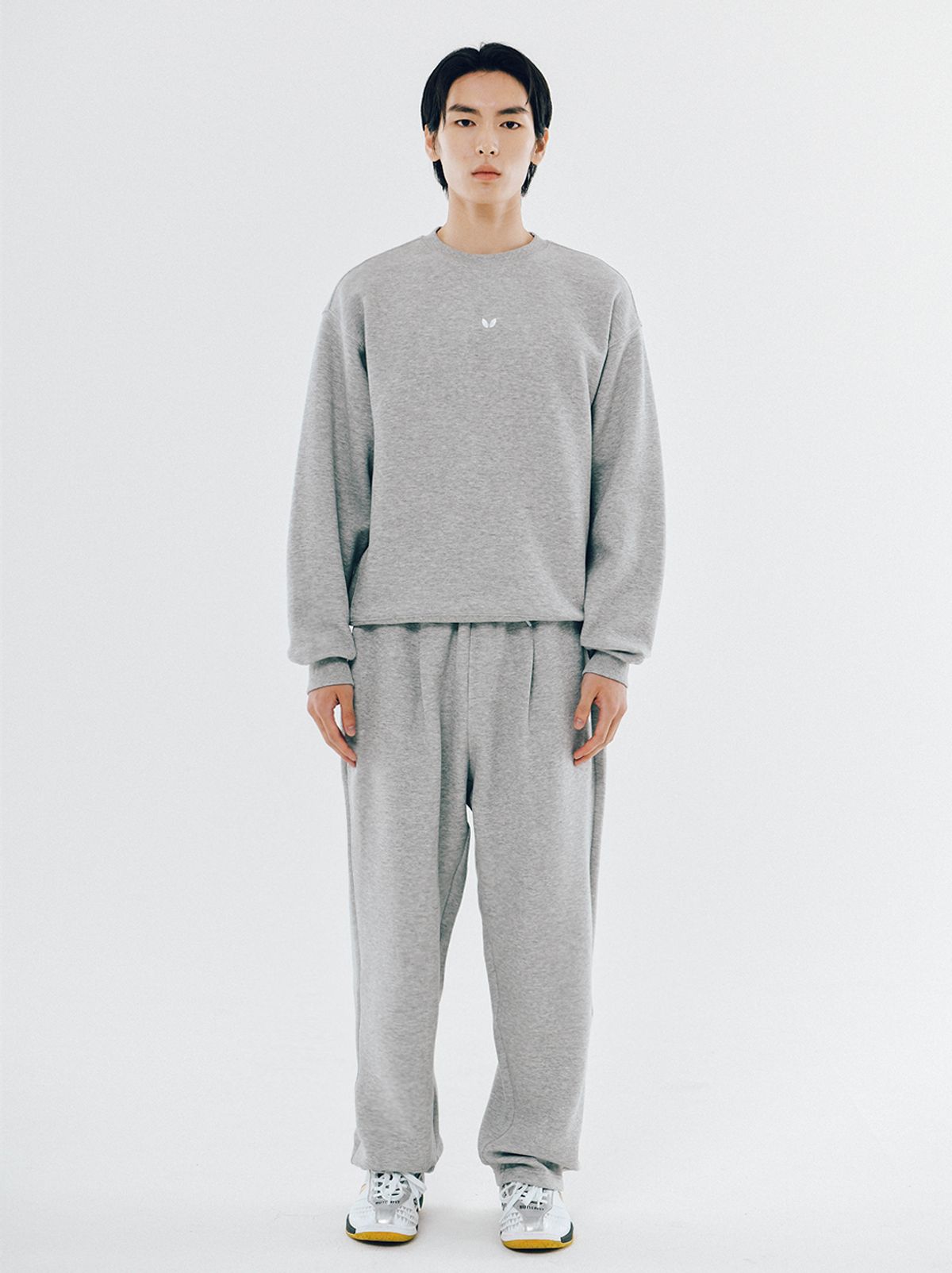 버터플라이 스포츠웨어(BUTTERFLY SPORTSWEAR) 오리지널 자수 로고 스웻셔츠 그레이