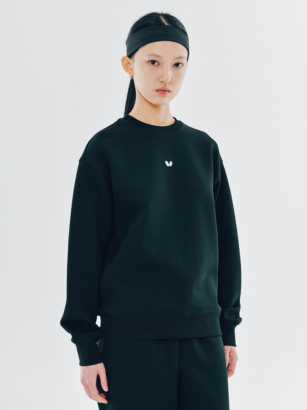 버터플라이 스포츠웨어(BUTTERFLY SPORTSWEAR) 오리지널 자수 로고 스웻셔츠 블랙