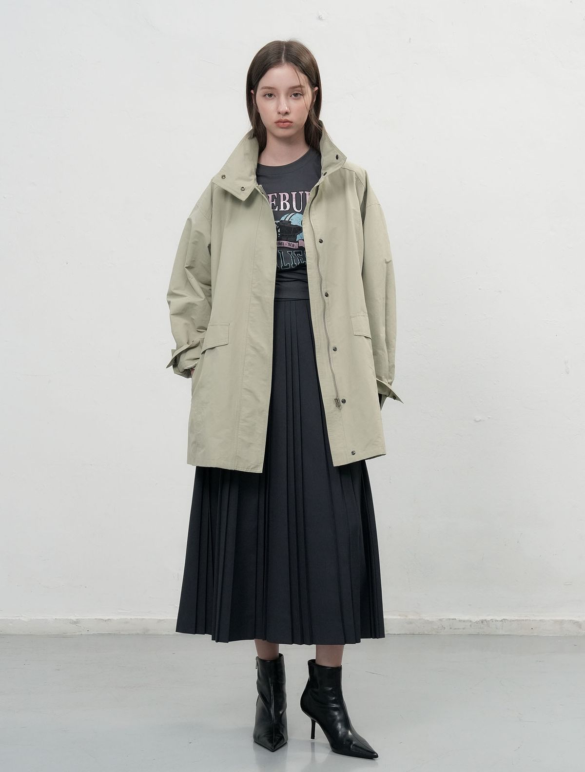 제너럴아이디어(GENERALIDEA) 하이넥 사파리 하프 자켓 [LIGHT KHAKI] / WBE3L09504