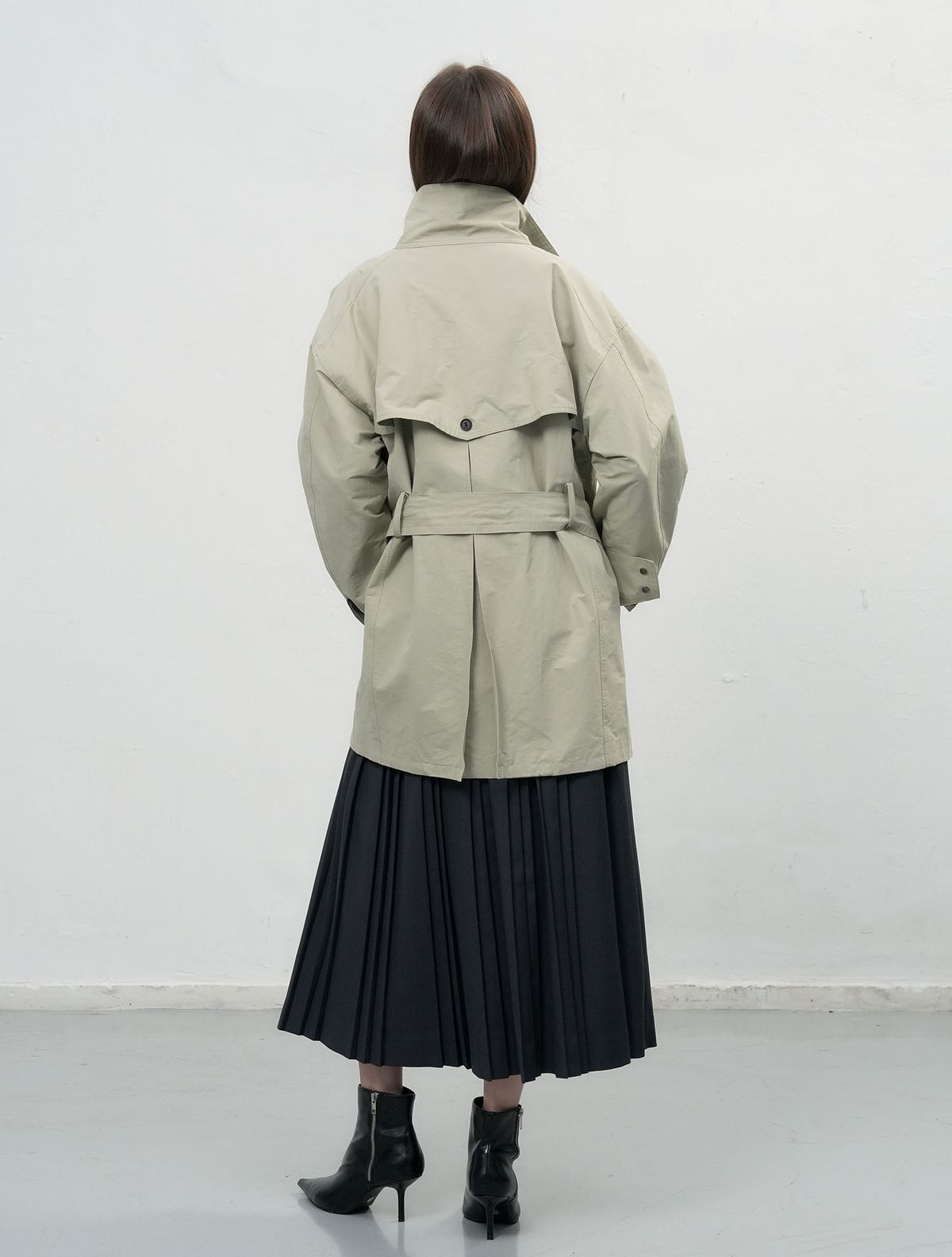 제너럴아이디어(GENERALIDEA) 하이넥 사파리 하프 자켓 [LIGHT KHAKI] / WBE3L09504